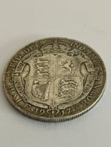 1917 SILVER HALF CROWN. A higher grade coin in Very fine/extra fine Condition. Please see pictures.