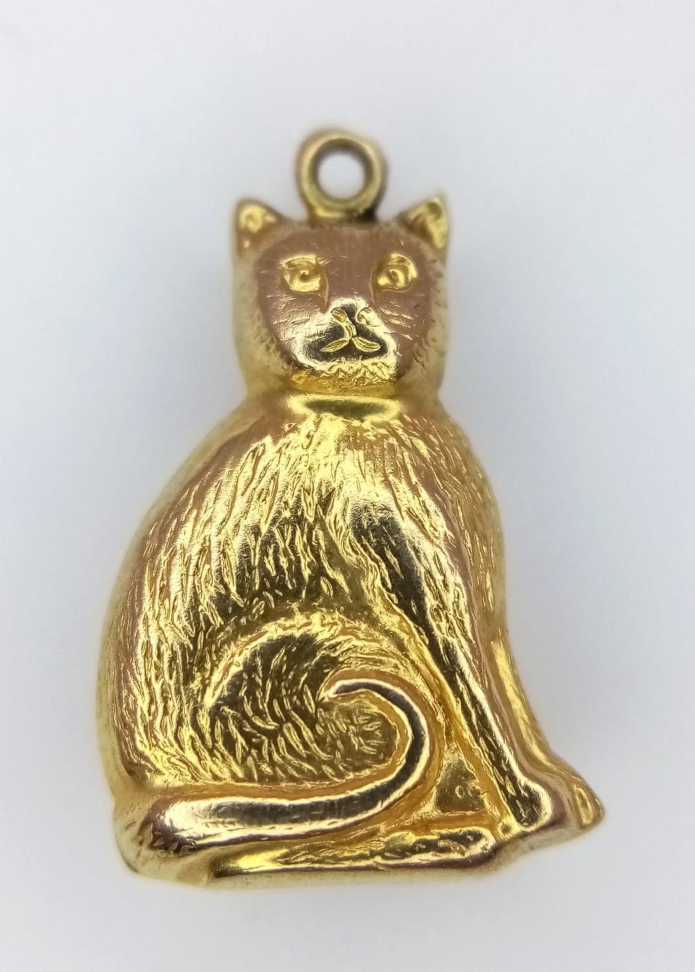 A 9K YELLOW GOLD PUSSY CAT CHARM. 0.9G.