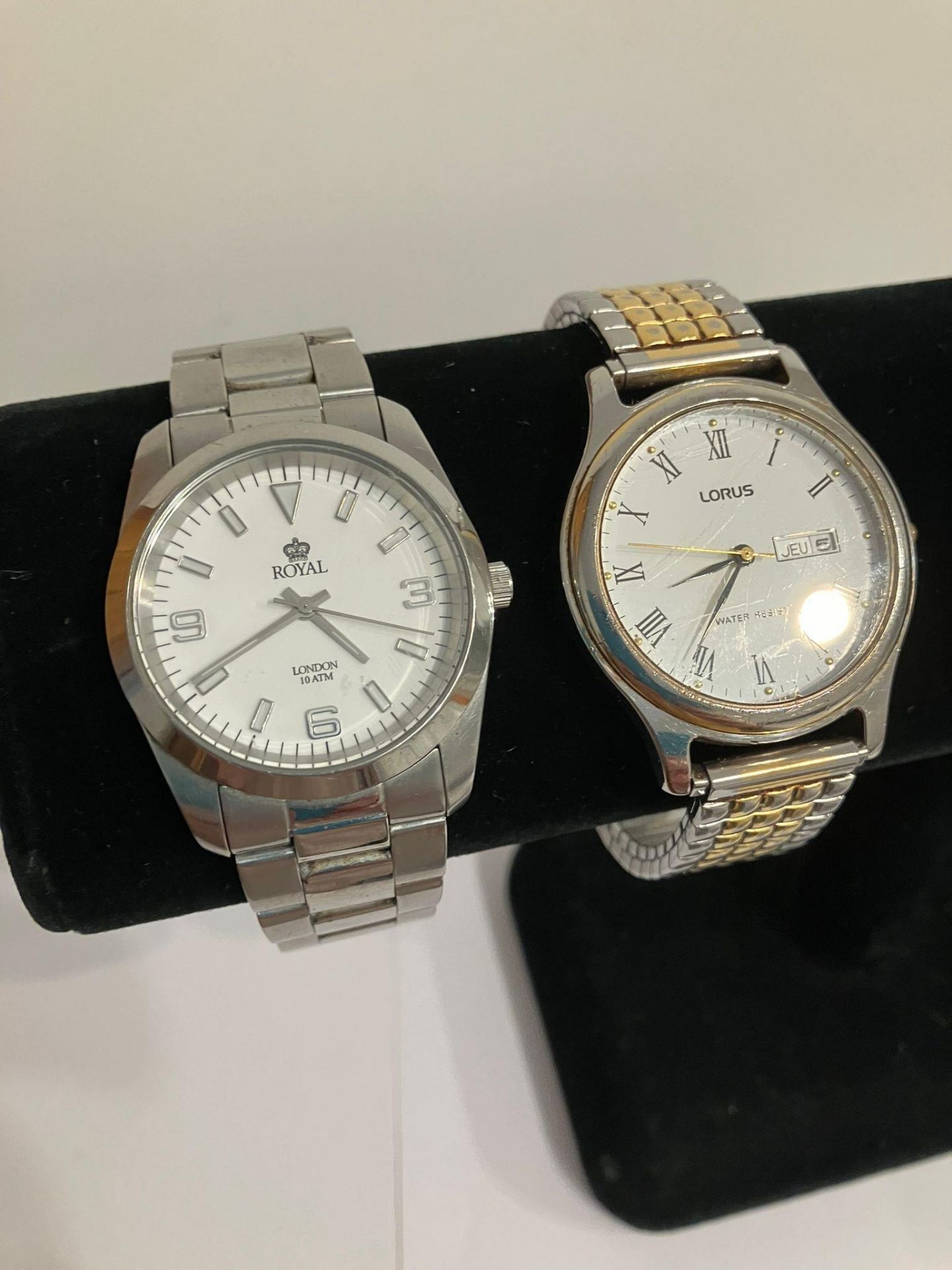 2 x. Gentlemans QUARTZ WRISTWATCHES . Quality brands to include a LORUS Day/Date Finished in