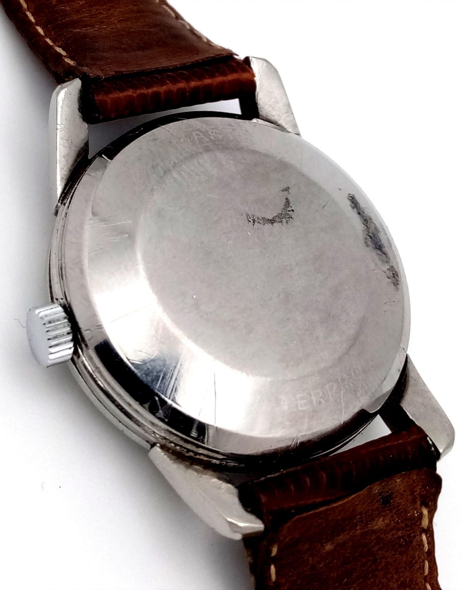 A Vintage Omega Seamaster Calendar Gents Watch. Brown leather strap. Stainless steel case - 33mm. - Image 8 of 8