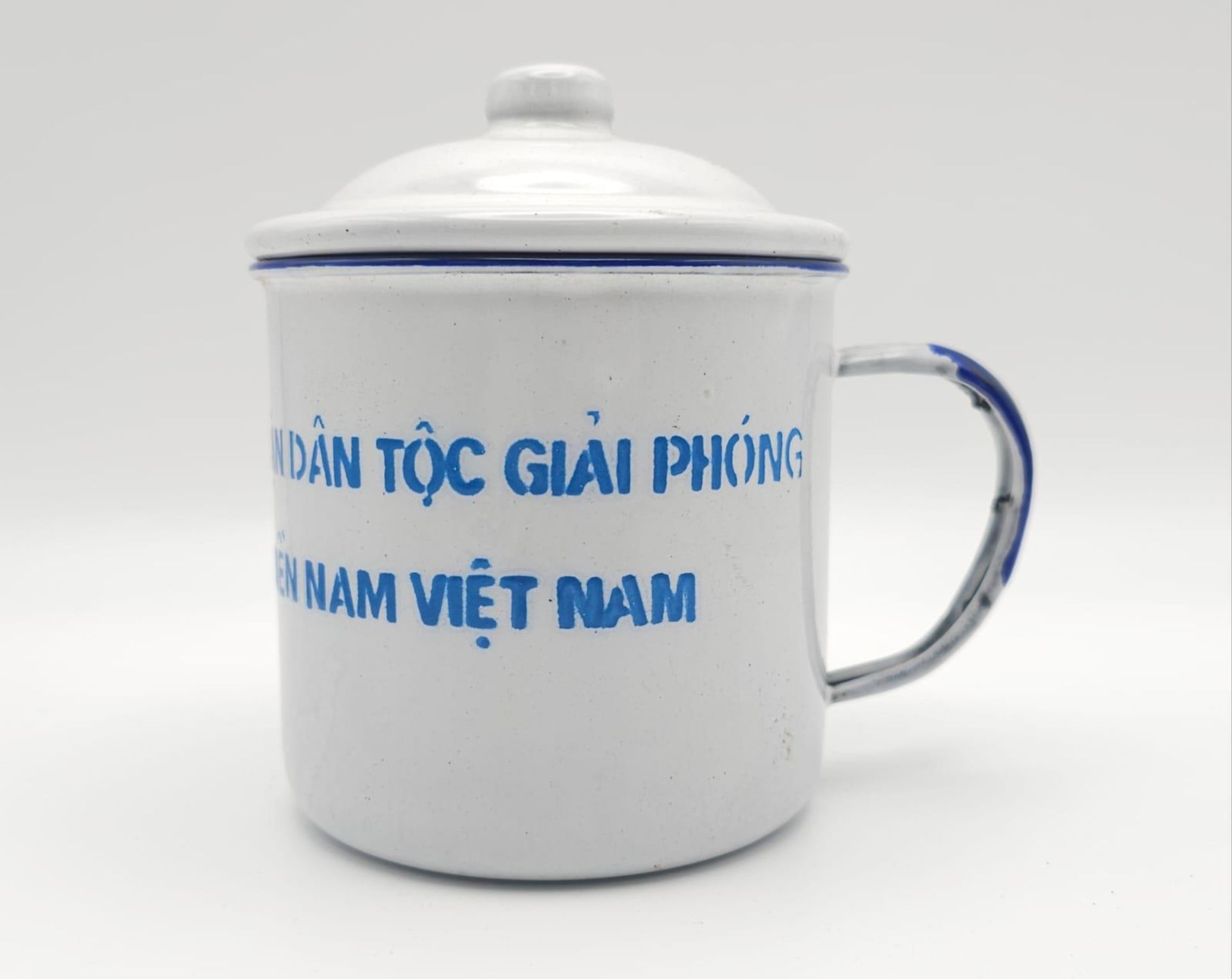 Vietnam War Era Viet Cong Enamel Rice Cup “ The National Front of Southern Vietnam” Dated 1968. - Image 3 of 6