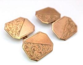 A 9 K yellow gold pair of beautifully hand engraved cufflinks. Weight: 4.3 g.