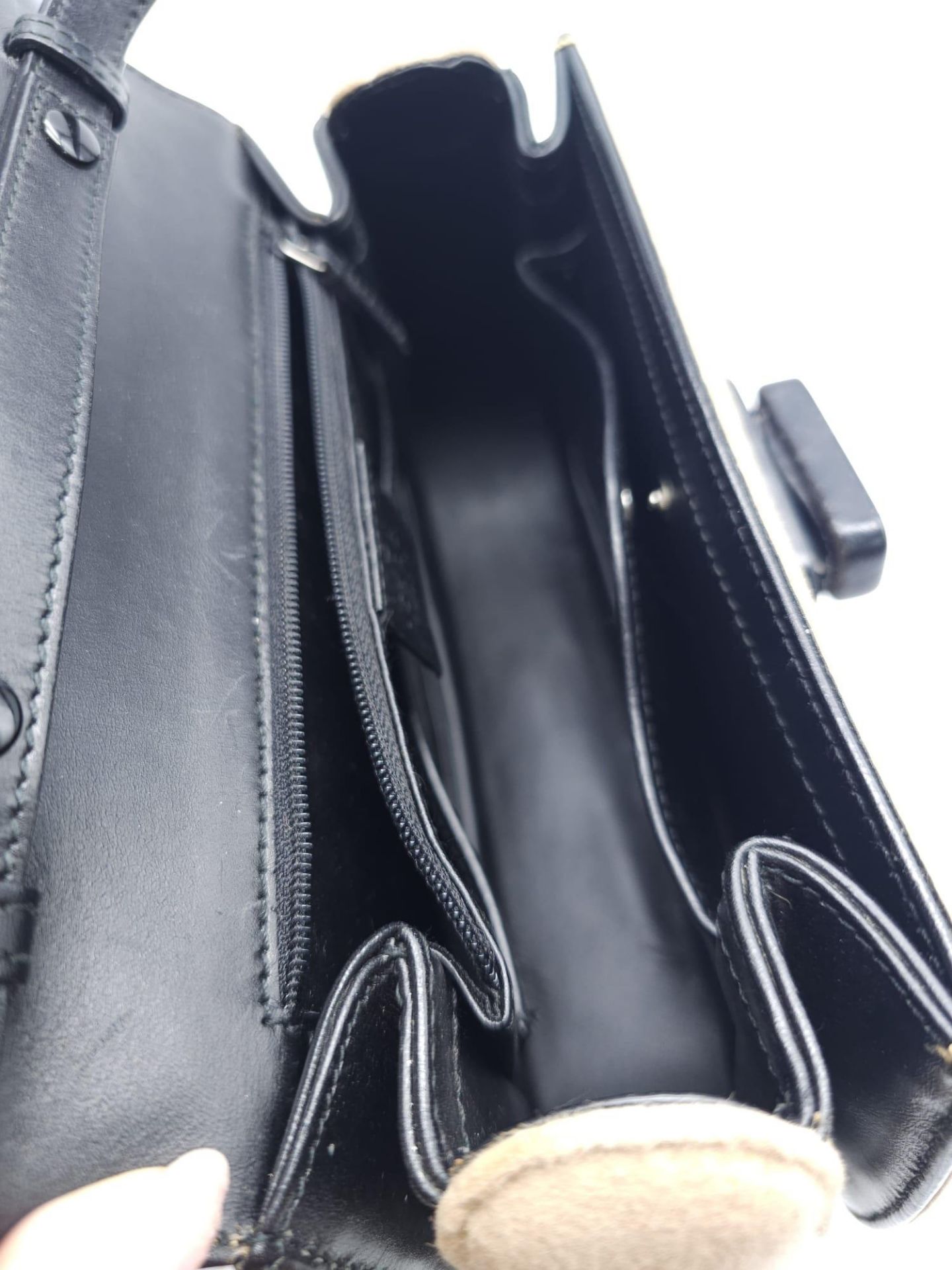Gucci Tan Wool Purse. This Gucci tan wool purse features a black bar closure, black leather - Image 12 of 15