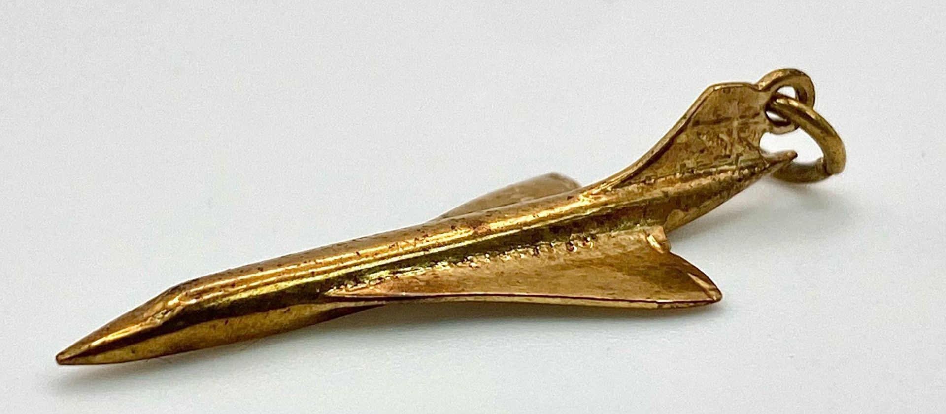 A 9K YELLOW GOLD CONCORDE AEROPLANE CHARM / PENDANT. 1.9G. - Image 3 of 6