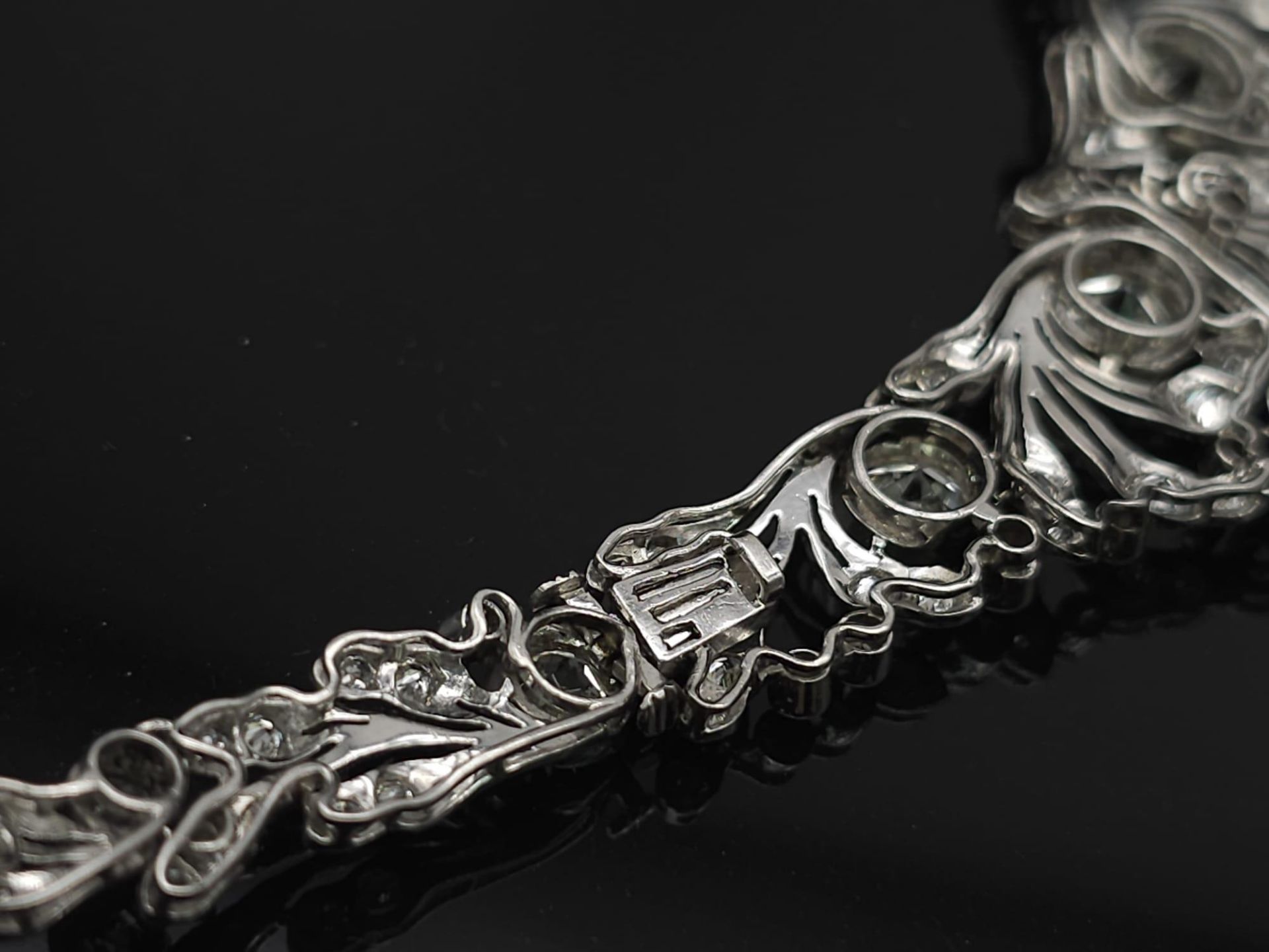 A Majestic Art Deco 7ctw Diamond (approx) Platinum Lavaliere Necklace. Scrolled and foliate - Bild 10 aus 18