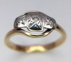 A Vintage 18K Yellow Gold Three Stone Diamond Ring. Decorative platinum foundation. Size K/L. 2.