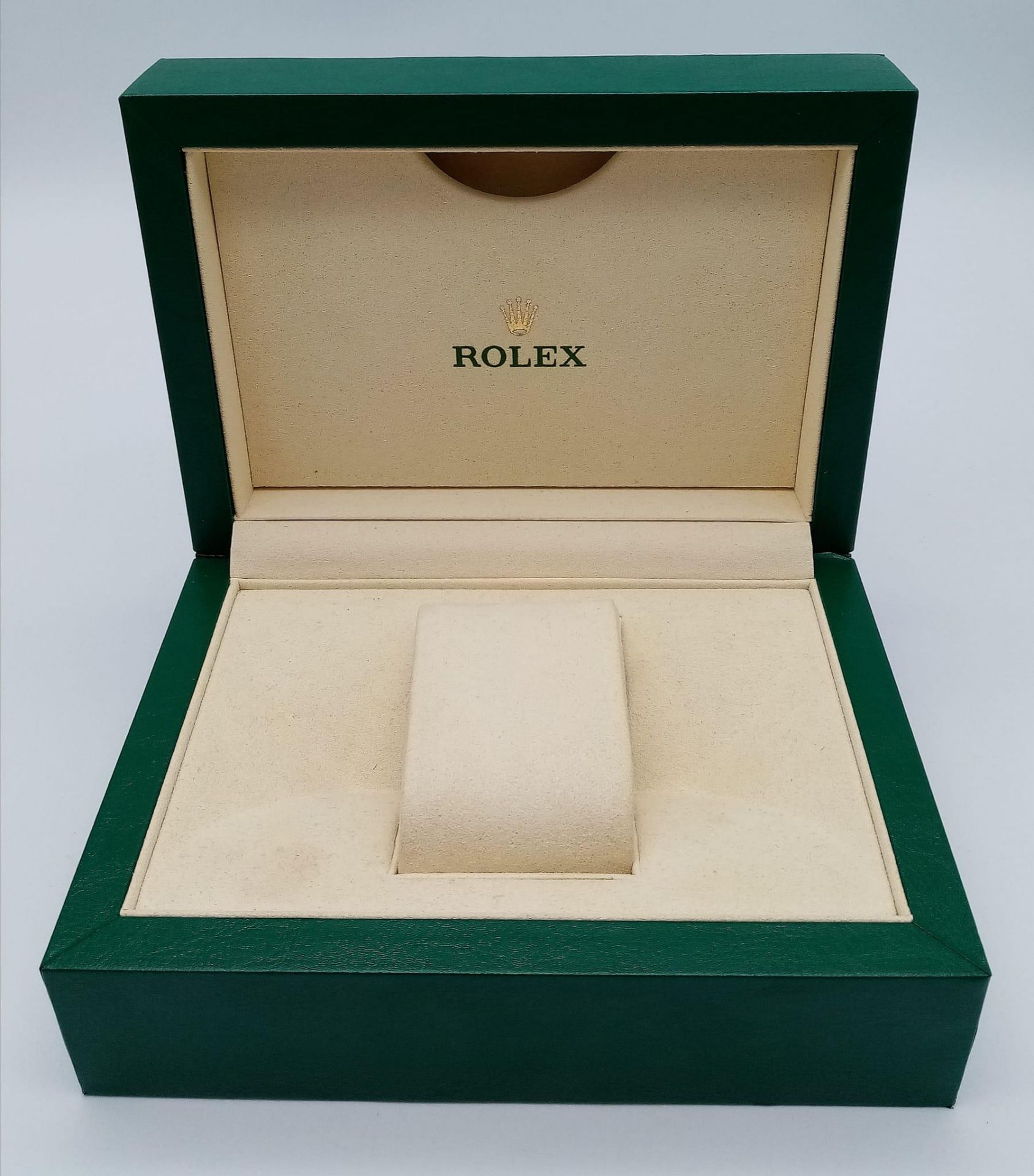 A Rolex Watch Case. Green ruffled exterior. Single watch space interior. 18cm x 13cm - Image 5 of 13