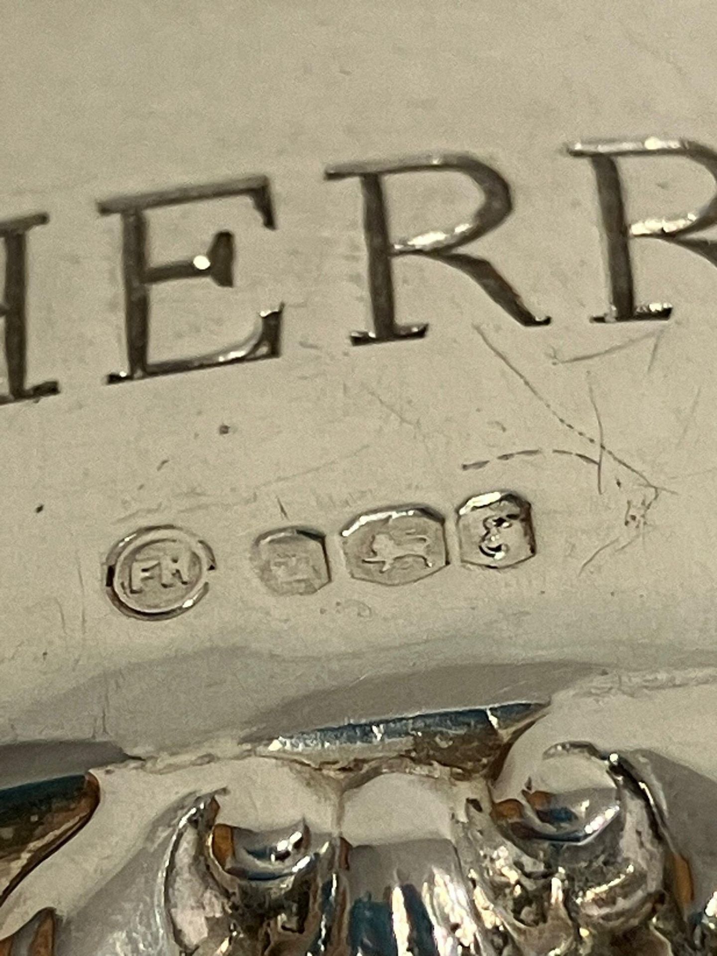 Vintage SHERRY SILVER DECANTER LABEL. Fully hallmarked. Having attractive leaf and Shell borders. - Image 2 of 3