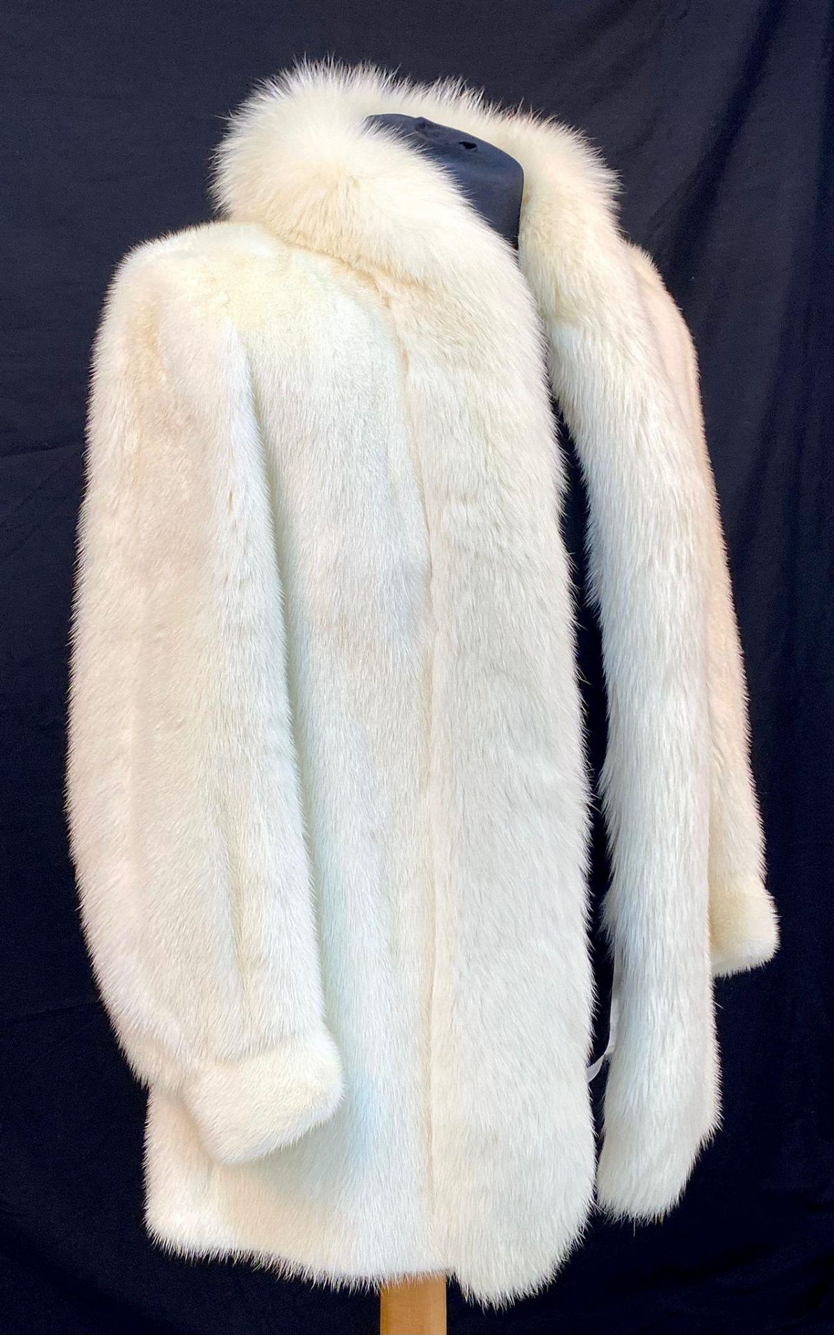 A Vintage White Fur Mid-Length Coat. Origin unknown. size medium. - Image 2 of 5