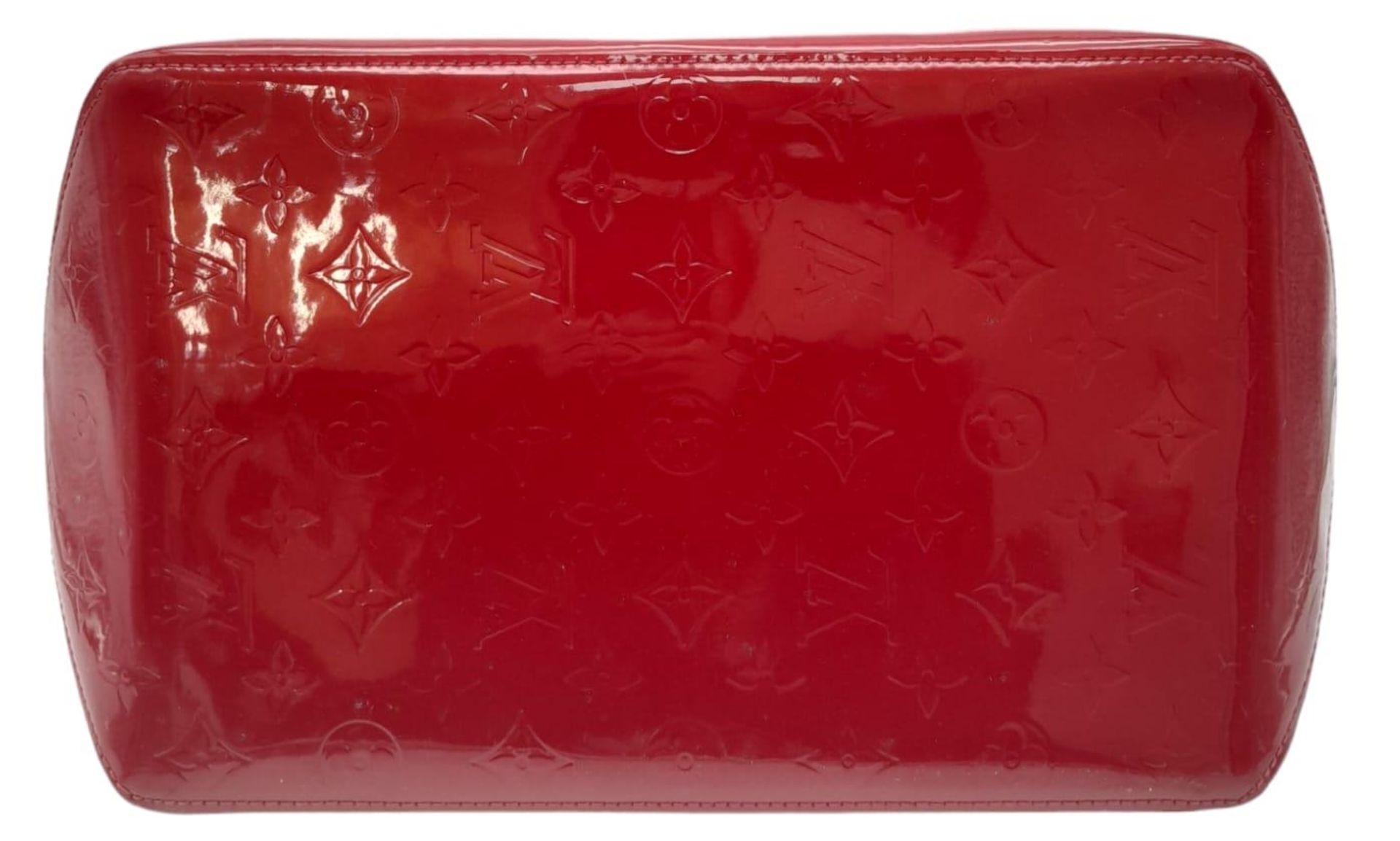 A Louis Vuitton Pomme D'Amour Monogram Vernis Bellevue PM Bag. Red patent leather exterior. Red - Image 5 of 8