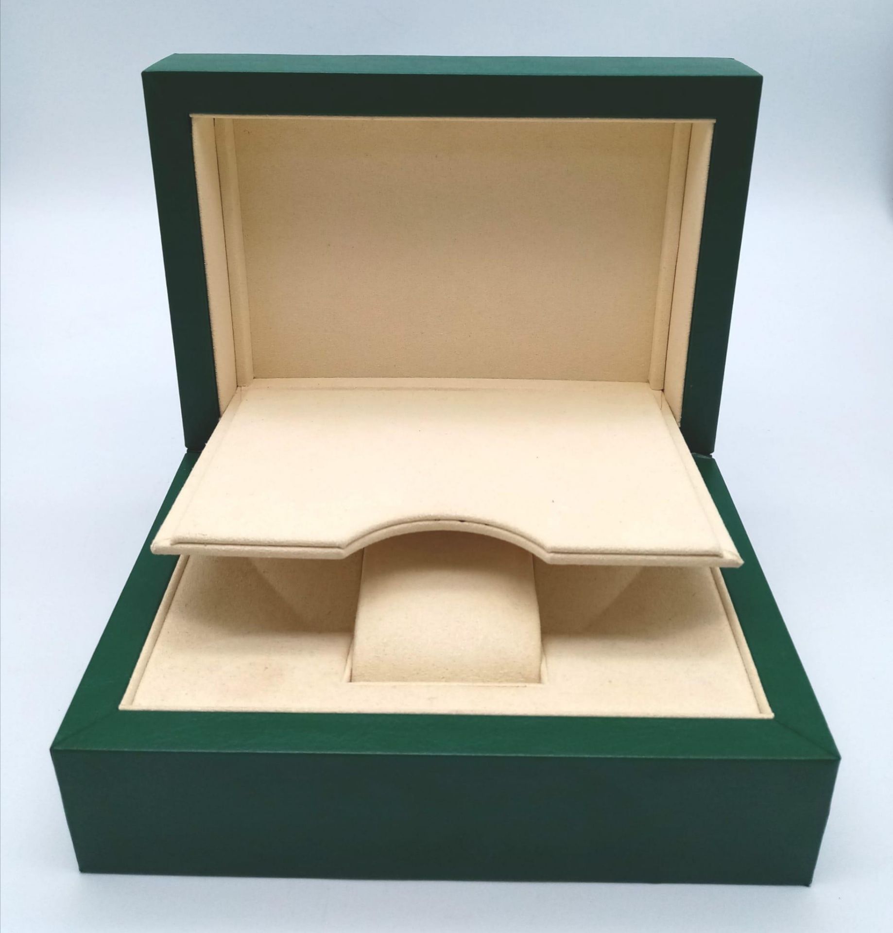 A Rolex Watch Case. Green ruffled exterior. Single watch space interior. 18cm x 13cm - Image 10 of 13