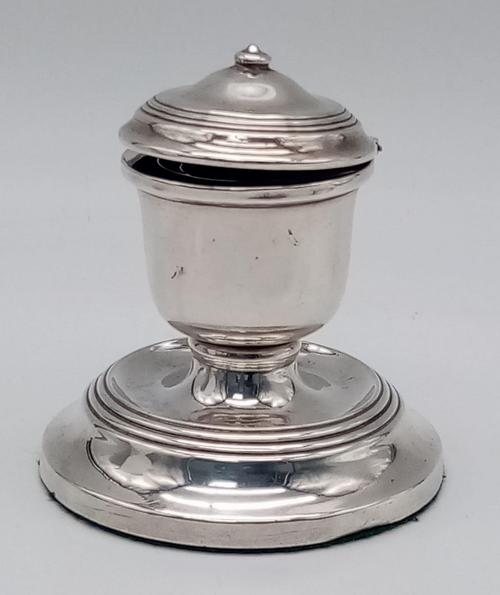 An Antique Sterling Silver Inkwell. Hallmarks for Birmingham 1908. Weighted - total weight 193g. - Bild 2 aus 9