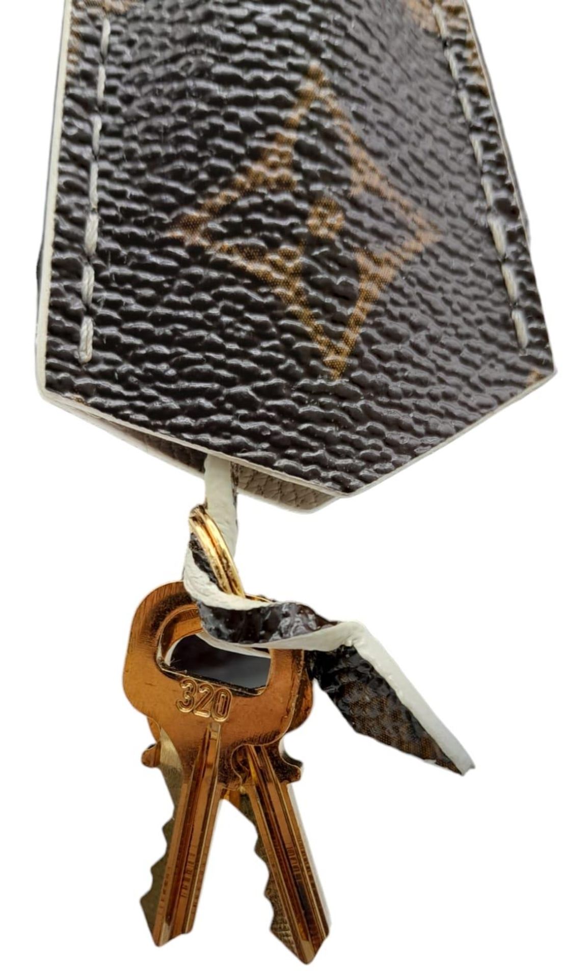 A Louis Vuitton Lockit Fetish Clutch Bag. Monogram canvas with gold tone hardware. Lock and keys. - Image 5 of 7