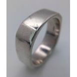 DESIGNED BY FRED BENNETT - STERLING SILVER SQUARE BAND RING. 12.4G. SIZE Z 2