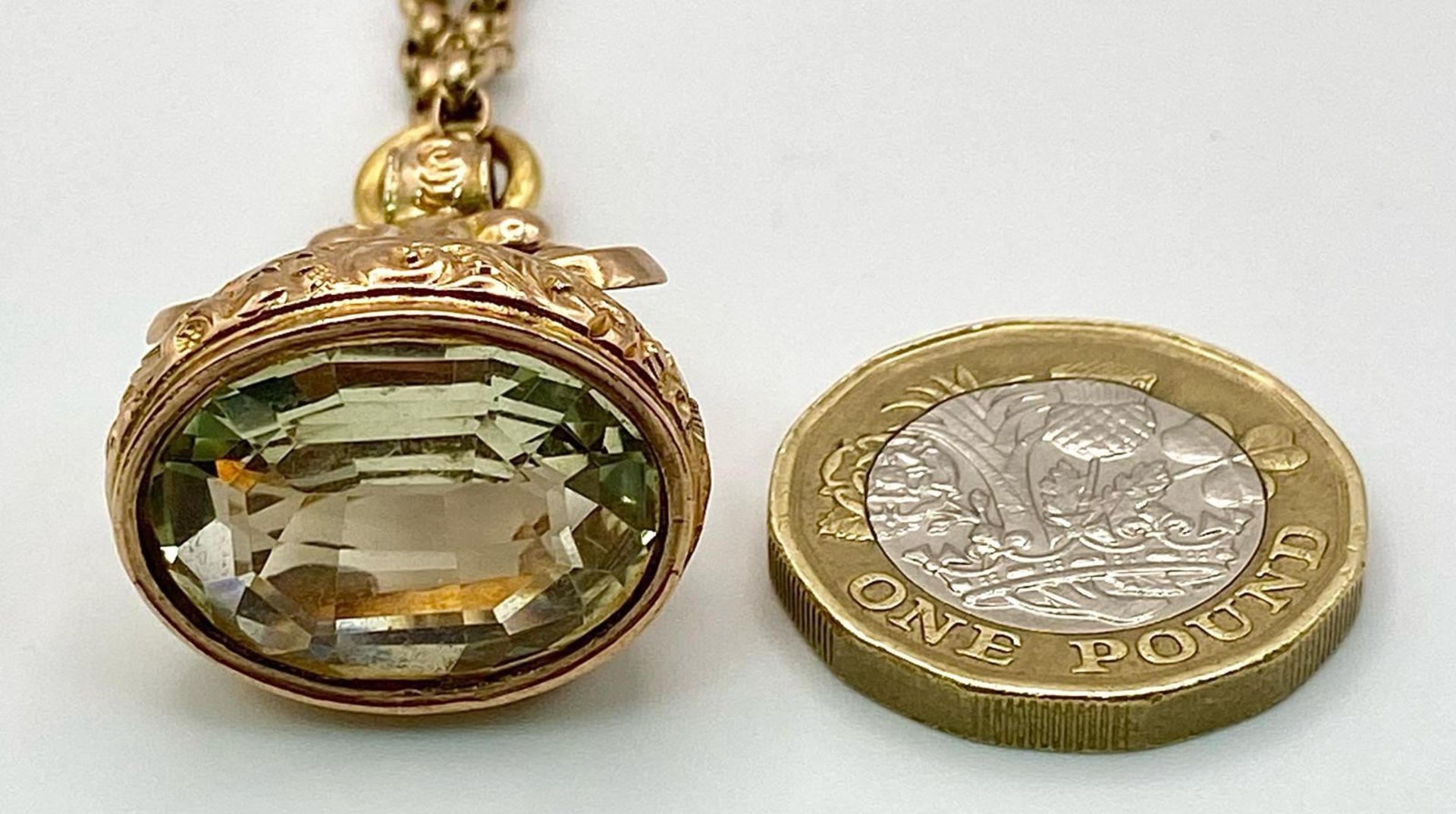 An Antique 9K Gold Fob Seal Citrine Gemstone Pendant on a 9K Gold Chain. Pendant - 3cm. Chain - - Bild 4 aus 6