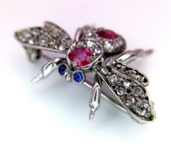 A GEORGIAN BUSY BEE BROOCH WITH BURMESE RUBY AND DIAMONDS WITH SAPPHIRE EYES . 3.8gms