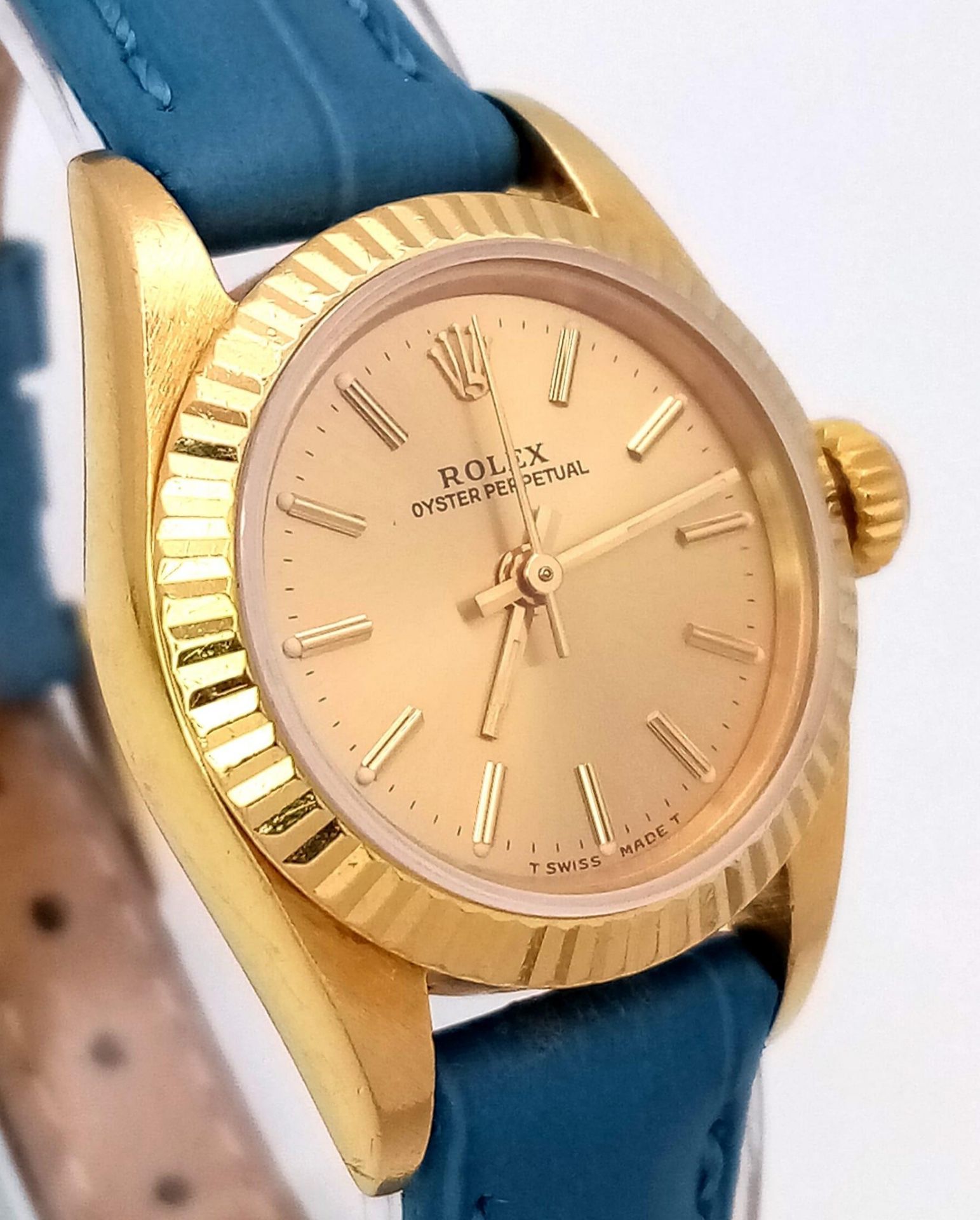 An 18k Gold Rolex Oyster Perpetual Ladies Watch. Blue leather strap. 18k gold case - 25mm. Gold tone - Image 4 of 10