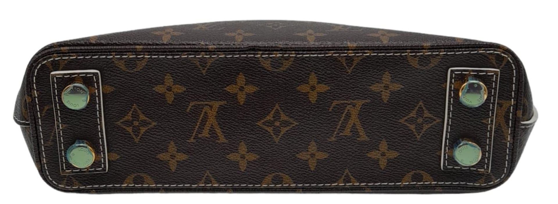 A Louis Vuitton Lockit Fetish Clutch Bag. Monogram canvas with gold tone hardware. Lock and keys. - Image 3 of 7