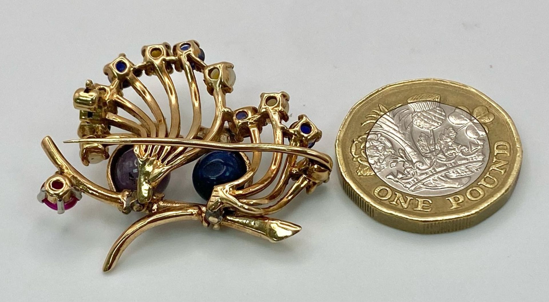 An Antique Victorian High-Karat Gold, Multi Gemstone Love Bird Brooch. Representing faithfulness, - Bild 6 aus 6