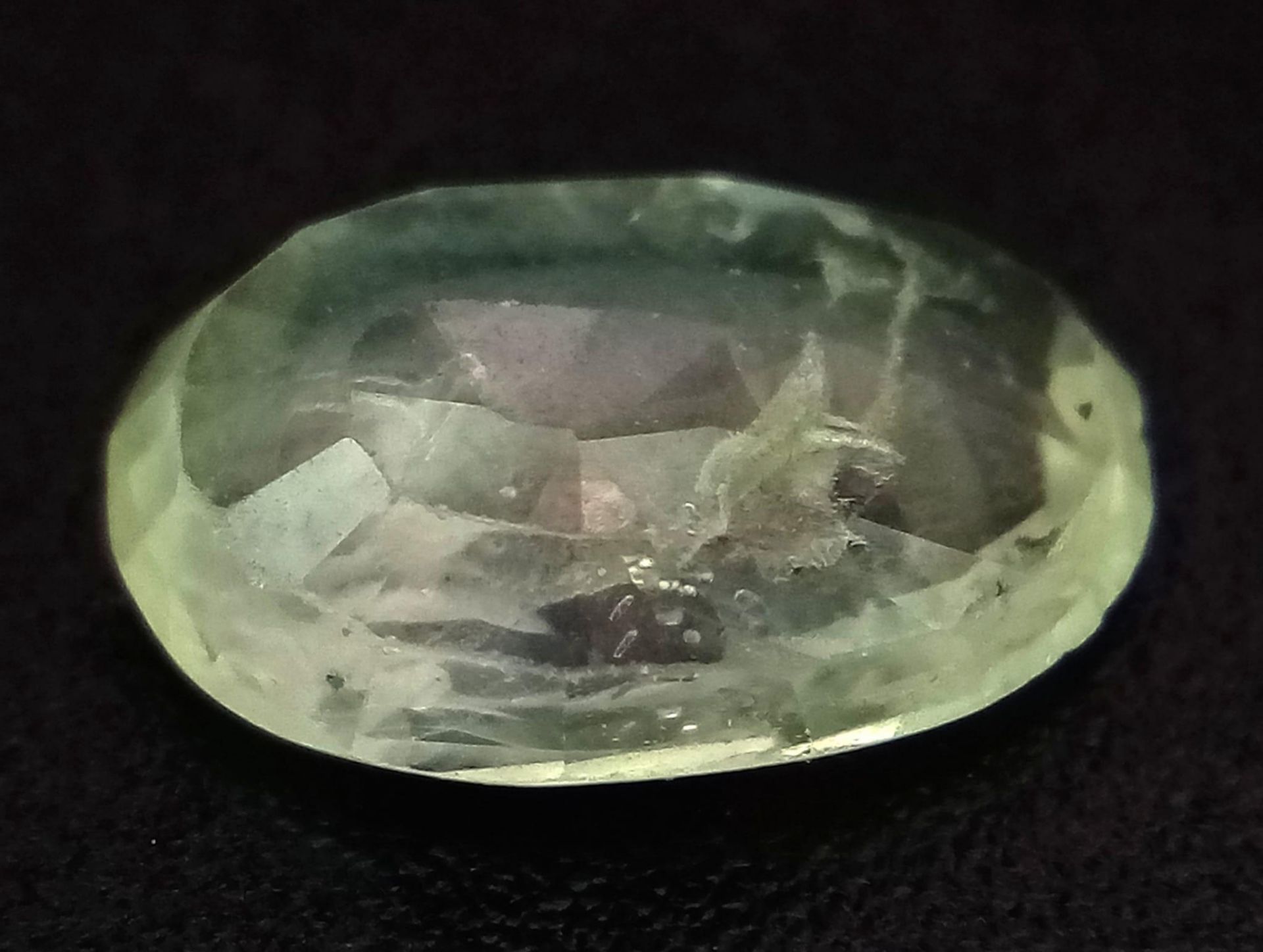 A 1.85ct Sri Lankan Untreated Yellow Sapphire Gemstone. Comes with the GFCO certificate - Image 2 of 4
