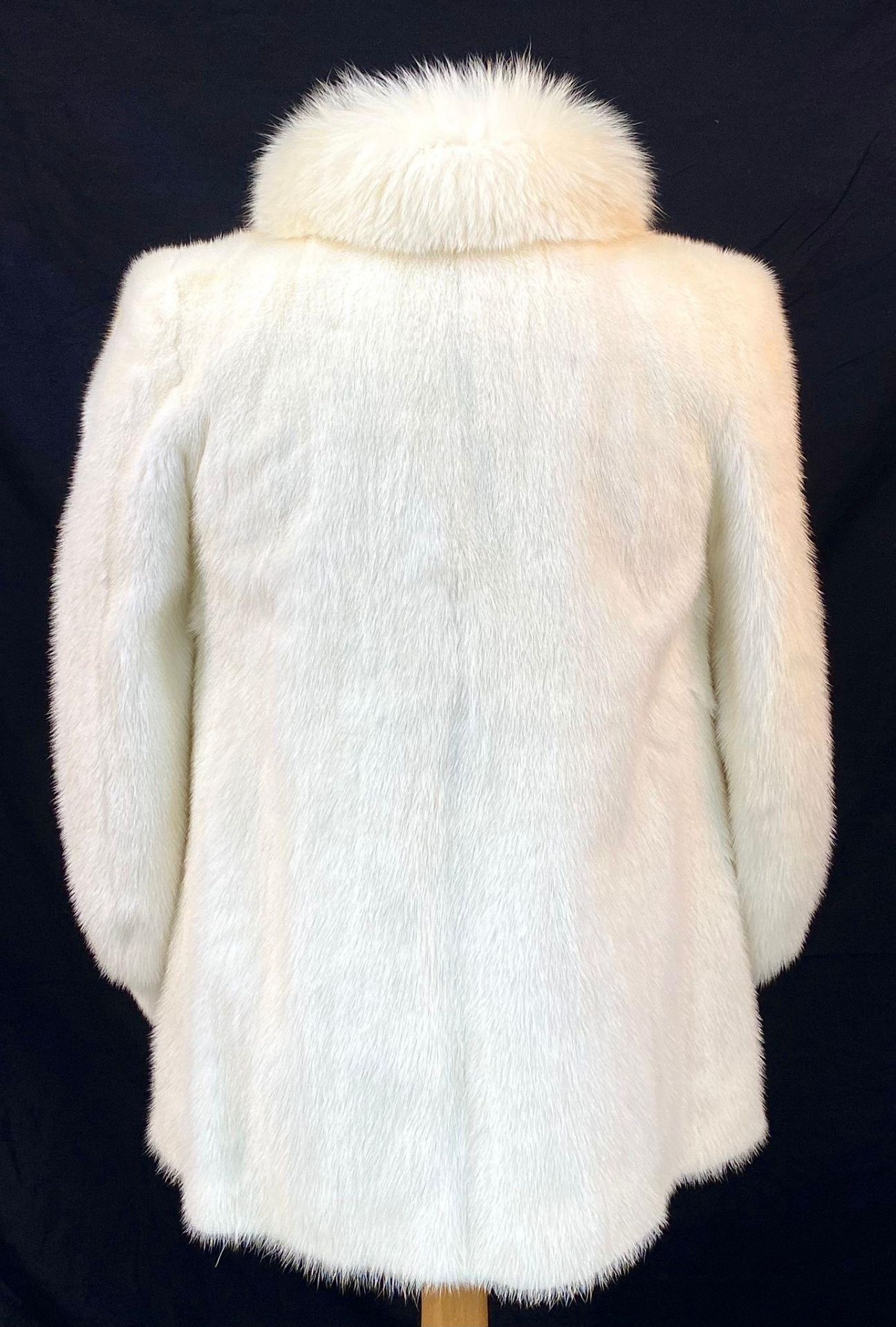 A Vintage White Fur Mid-Length Coat. Origin unknown. size medium. - Image 4 of 5