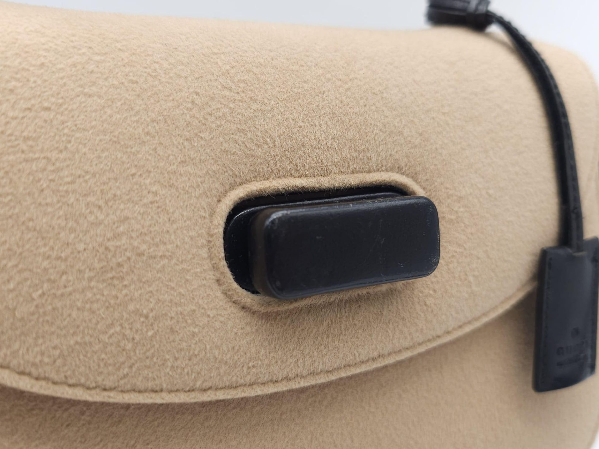 Gucci Tan Wool Purse. This Gucci tan wool purse features a black bar closure, black leather - Image 9 of 15