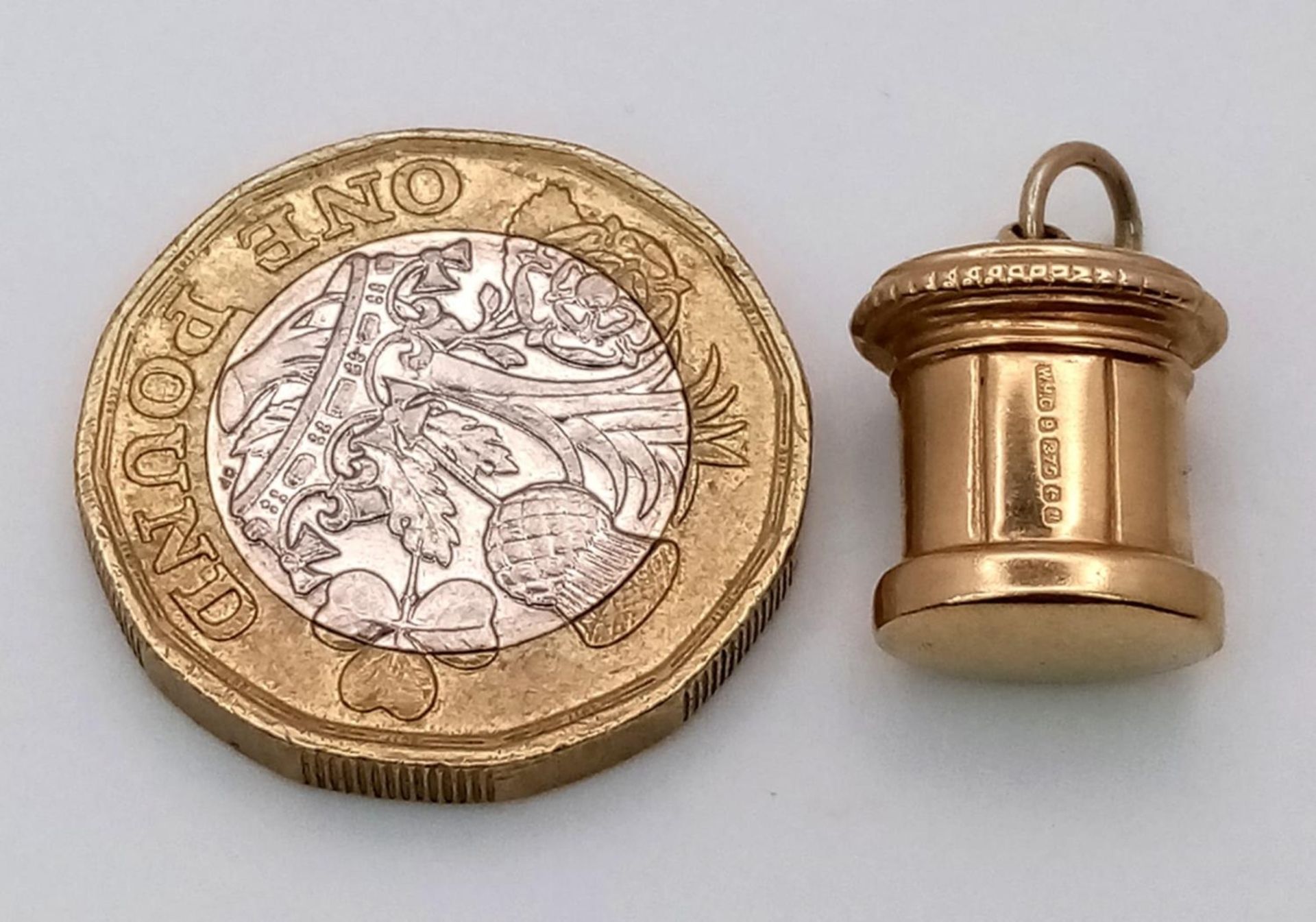 A 9K YELLOW GOLD POST BOX CHARM. 1.1G - Image 3 of 4