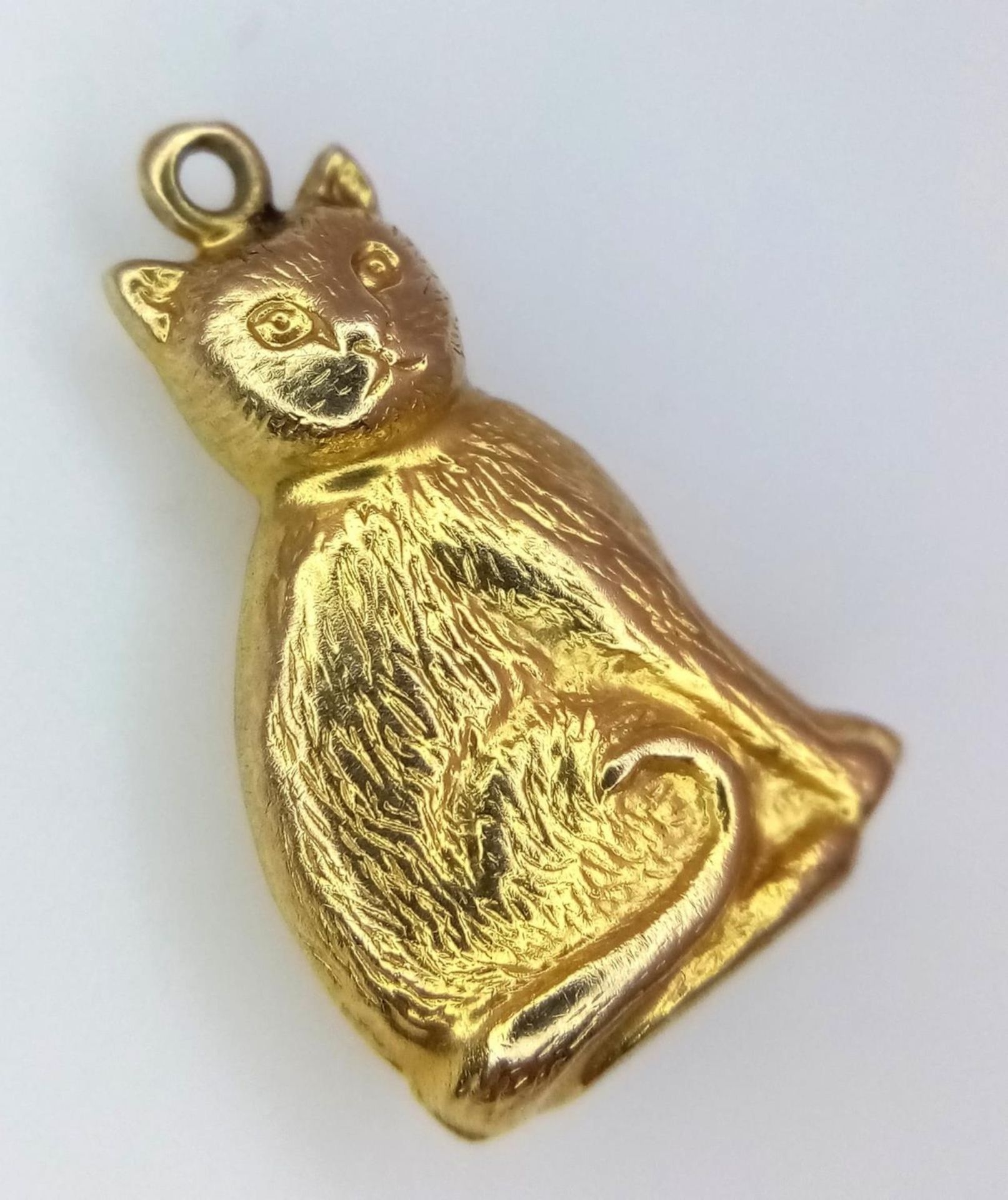 A 9K YELLOW GOLD PUSSY CAT CHARM. 0.9G. - Image 2 of 4