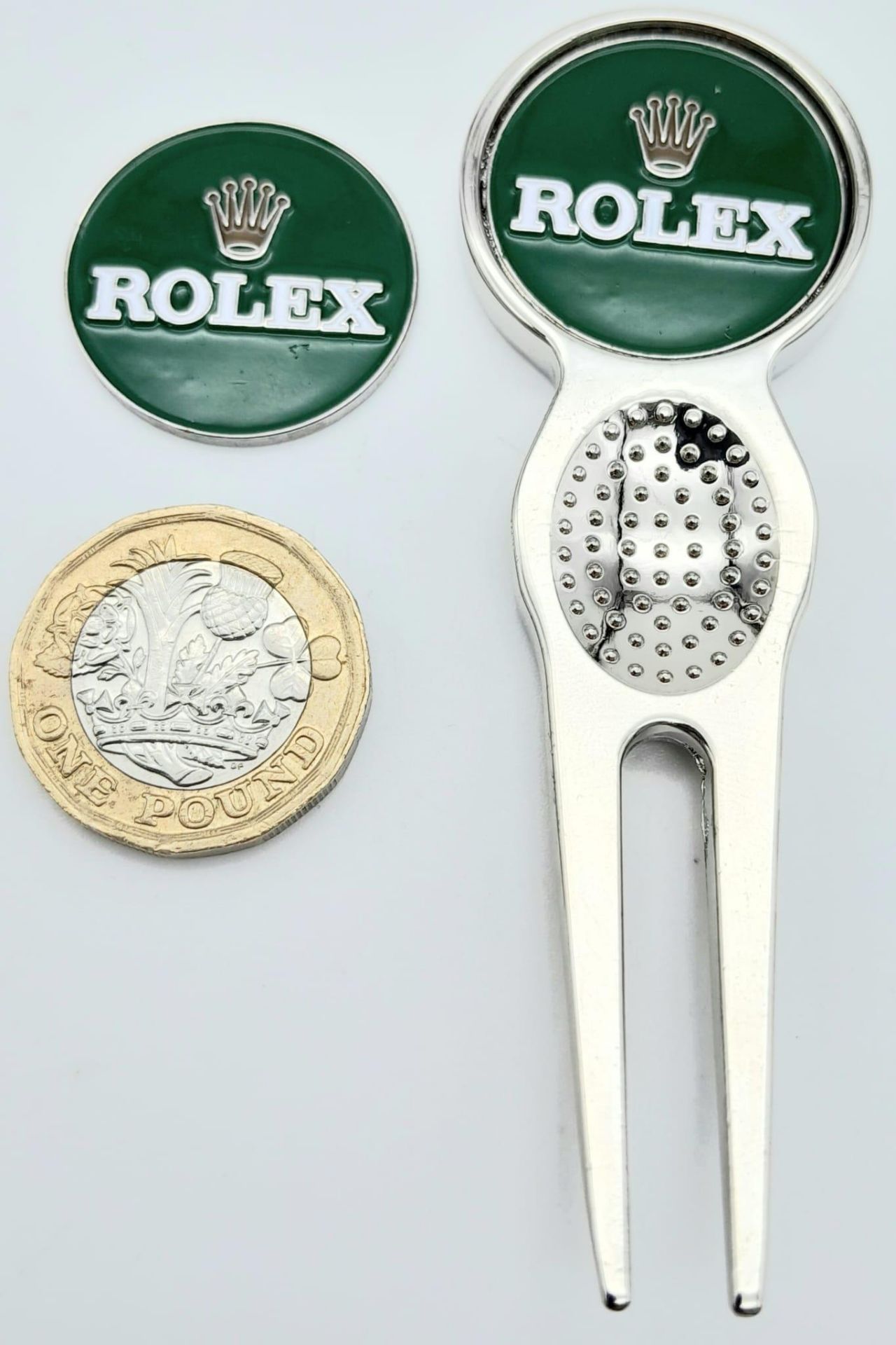 A Rolex Branded Putting Green Divot Repair Tool with Removable Ball Marker plus spare marker. As - Bild 2 aus 4