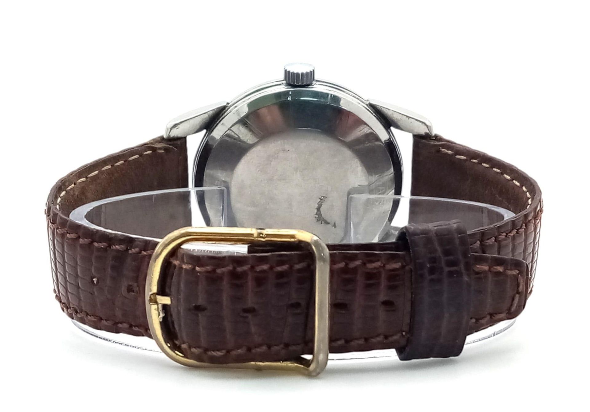 A Vintage Omega Seamaster Calendar Gents Watch. Brown leather strap. Stainless steel case - 33mm. - Image 7 of 8
