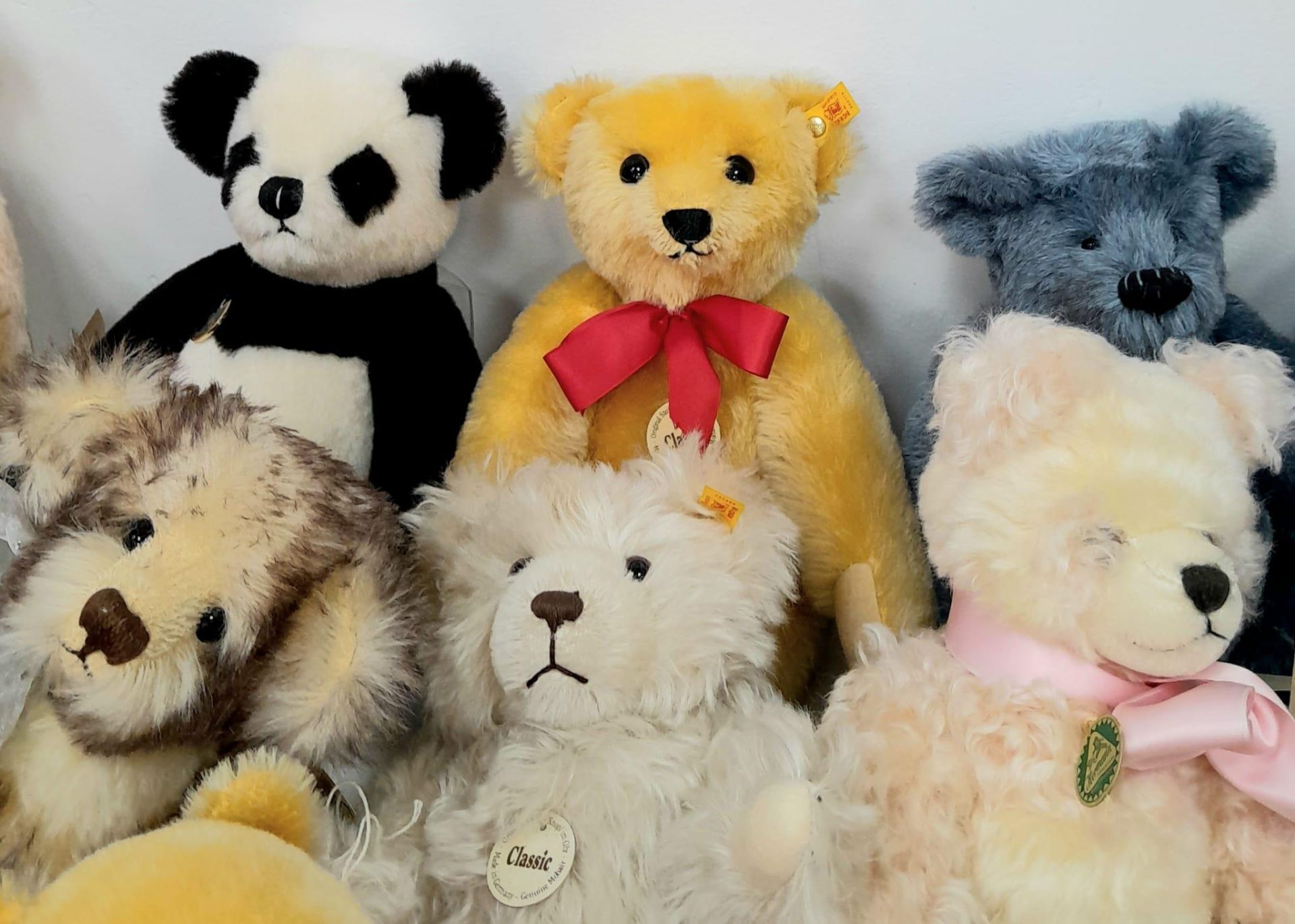 A collection of twenty two adult, collectable, teddy bears. Please, see list for details and - Image 5 of 7