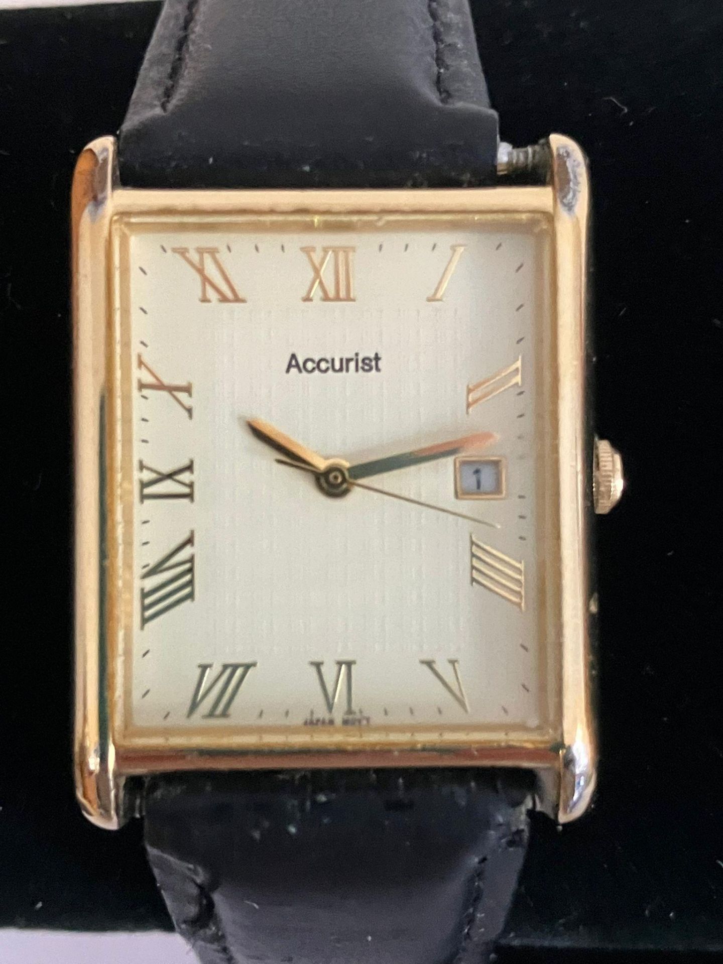 Gentlemans Gold Plated ACCURIST MS447 Tank Wristwatch. Quartz movement. Rare model. Full working