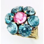 A 9K YELLOW GOLD, BLUE AND PINK STONE CLUSTER RING. 4.2G. SIZE I
