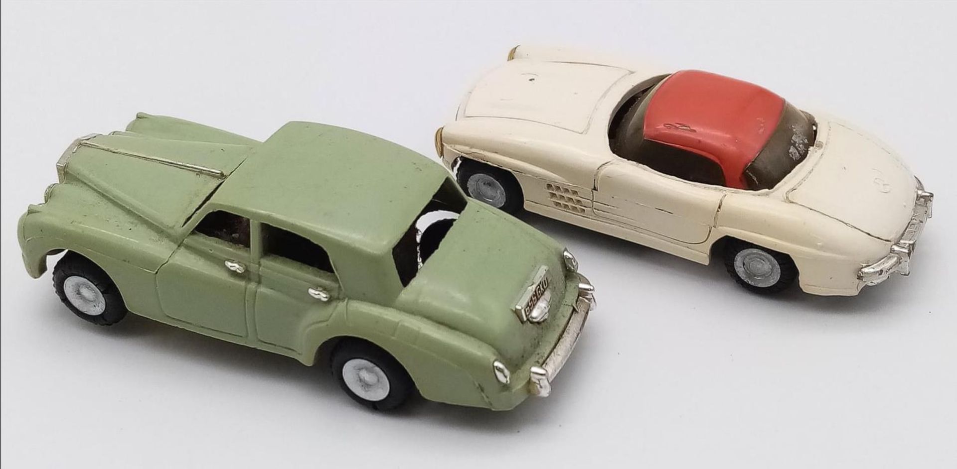 2 VINTAGE TRI-ANG SCALEXTRIC CARS... (SEE PHOTOS) - Image 2 of 8