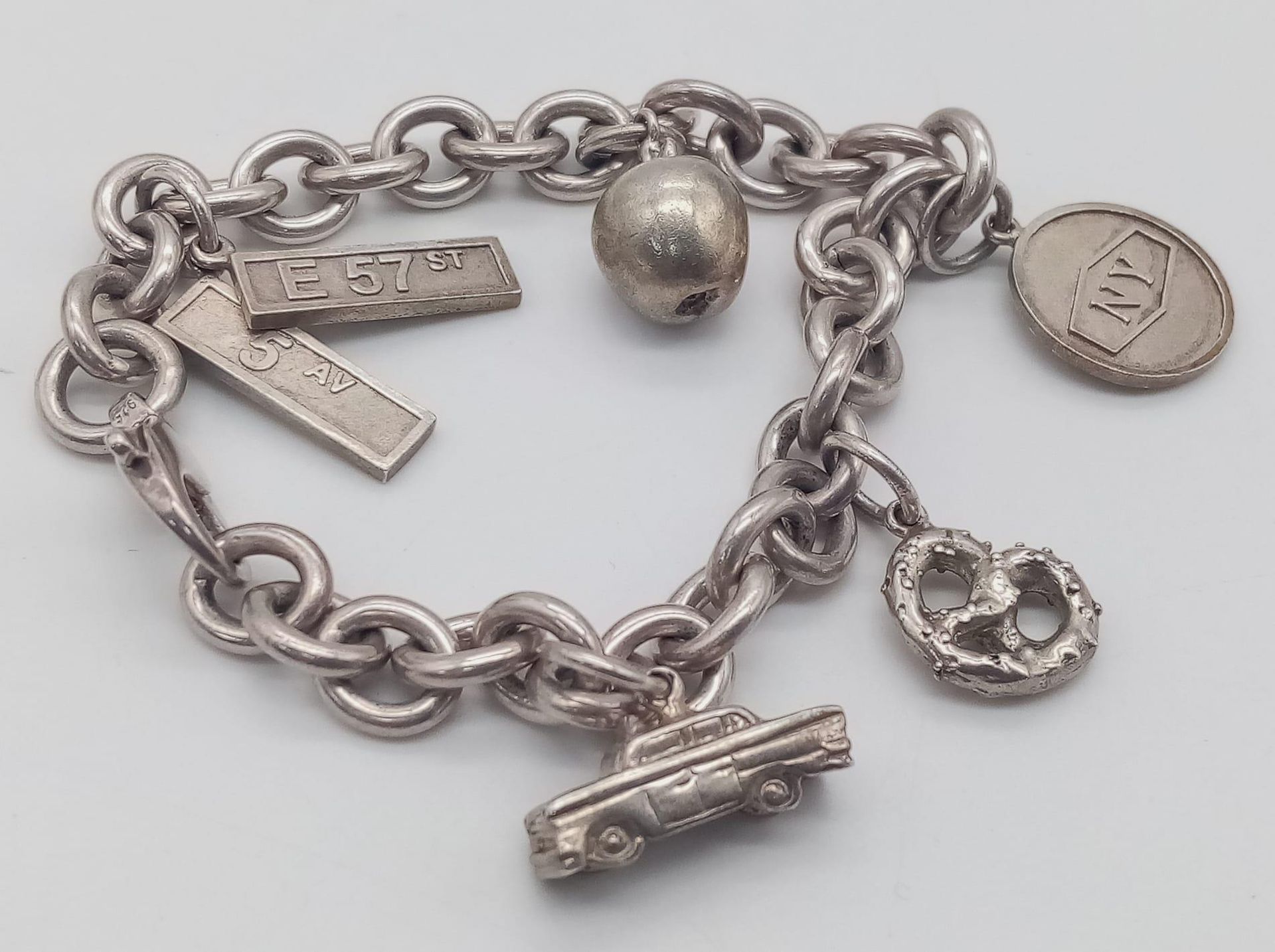 A STERLING SILVER NEW YORK THEMED, TIFFANY & CO STYLE CHARM BRACELET 42.3G