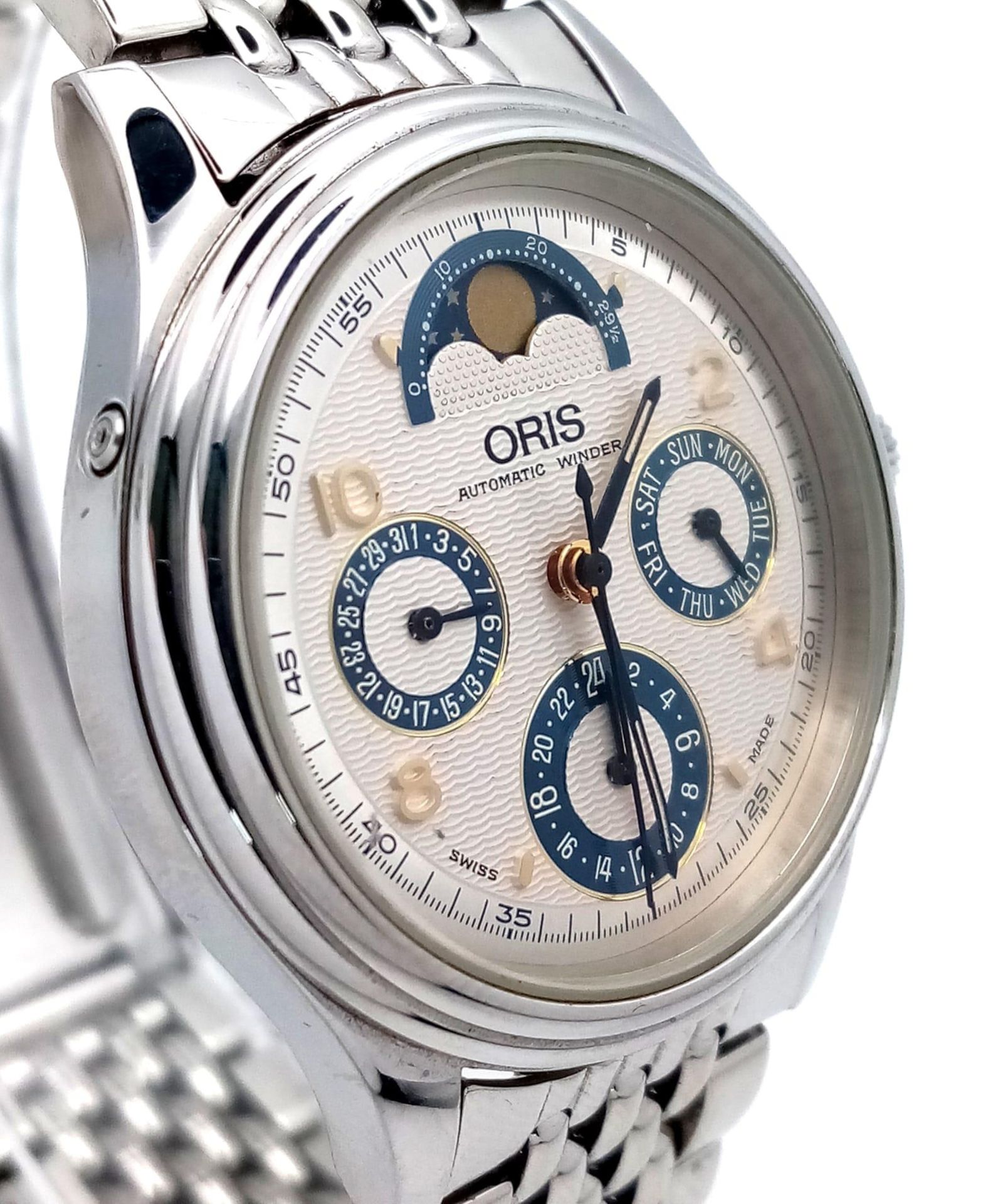 A MID SIZE "ORIS"AUTOMATIC MOON PHASE WATCH IN STAINLESS STEEL , SKELETON BACK AND 3 SUBDIALS . 34mm - Bild 3 aus 6
