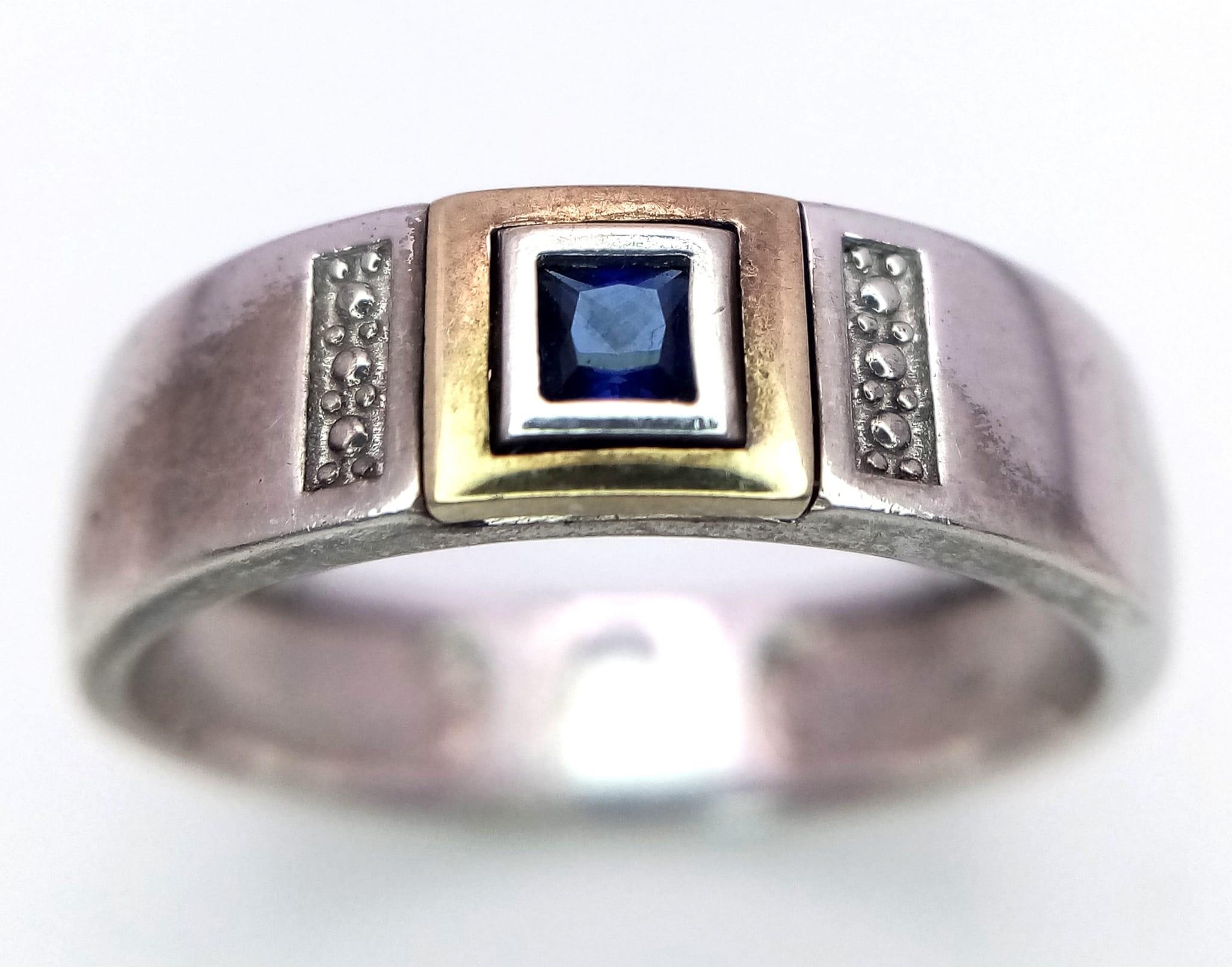 A 925 Silver Blue Stone Gents Ring. Size U. - Image 4 of 9