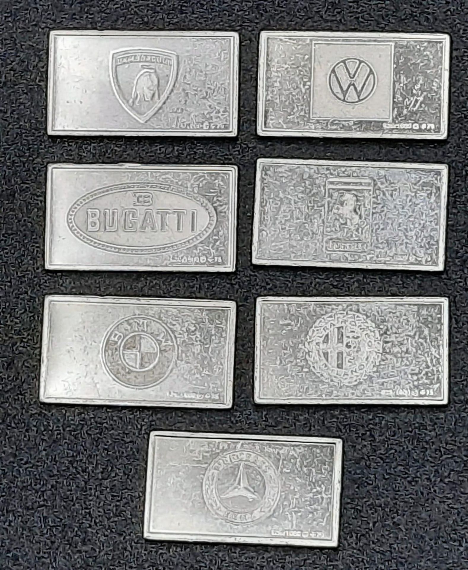 A SELECTION OF 7 EUROPEAN CAR MANUFACTURERS MIN CAR PLAQUES WITH LOGO ON ONE SIDE AND CAR AND - Bild 3 aus 3