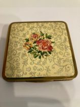 Ladies Vintage SCHALL CIGARETTE CASE. 1950/60’s. Finished in gilt and enamel. Opens and closes