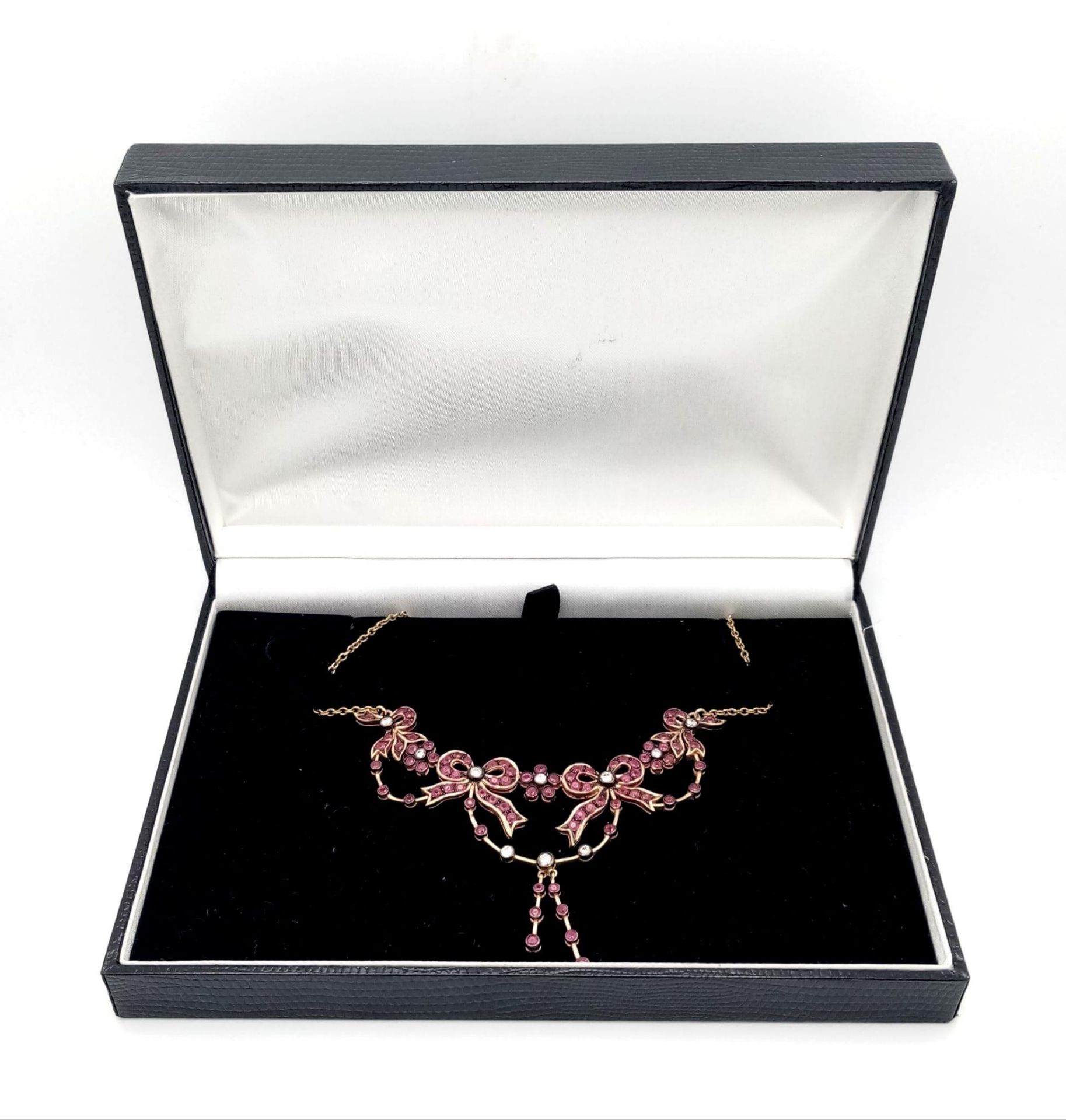 An Art Deco Style 9K Yellow Gold Ruby and Diamond Lavaliere Necklace. Floral and bow decoration. - Image 6 of 7