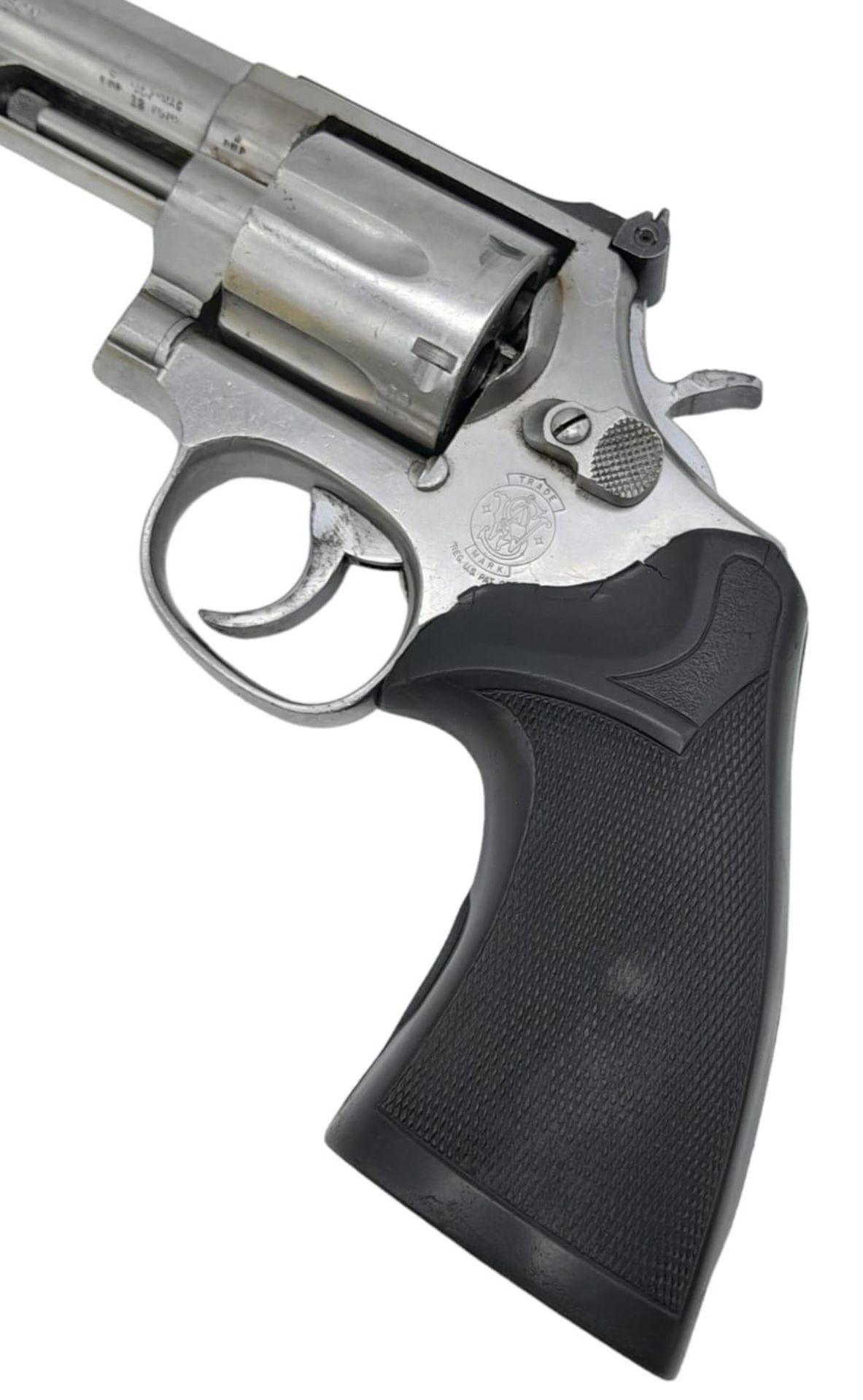 A Deactivated Smith and Wesson 357 Magnum. This classic Hollywood revolver has a chrome finish - Bild 4 aus 16