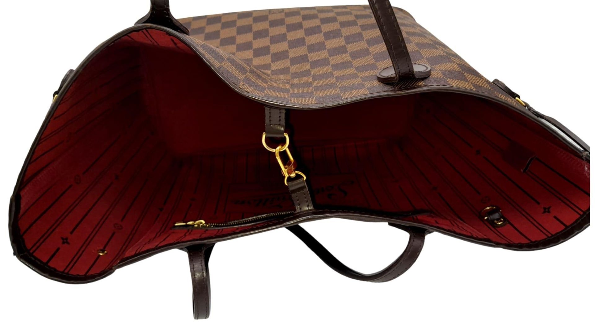 A Louis Vuitton Damier Ebene 'Neverfull' Bag. Leather exterior with gold-toned hardware, two thin - Image 5 of 10