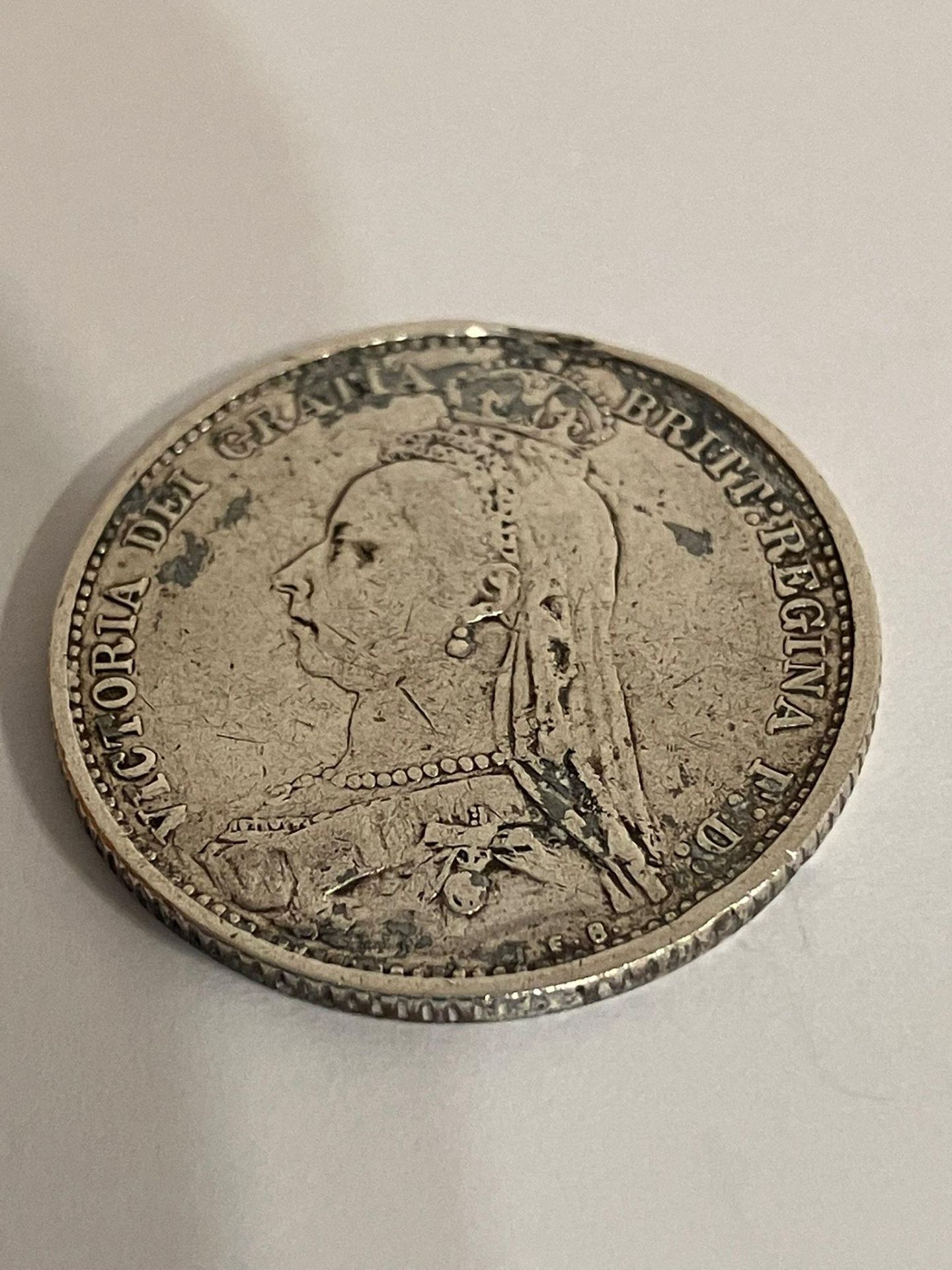 1887 SILVER SIXPENCE. Fair/fine condition. Queen Victoria Golden Jubilee Mintage. Dirty, Could use a - Bild 2 aus 2