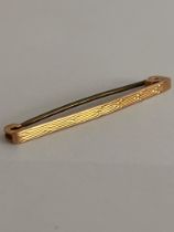 Vintage 9 carat GOLD TIE PIN. Attractive chased pattern. Metal pin. Gross weight 0. 96 grams.
