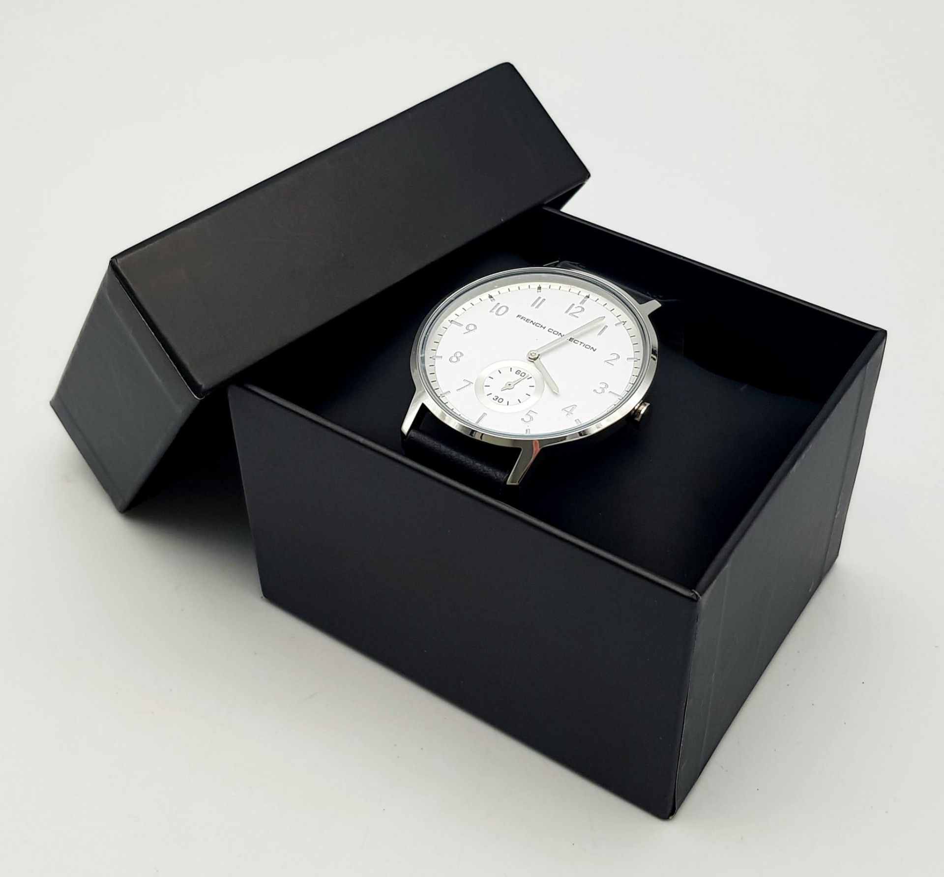 An Unworn Men’s Subsidiary Dial Quartz Watch by French Connection. 44mm Including Crown. Full - Bild 8 aus 9