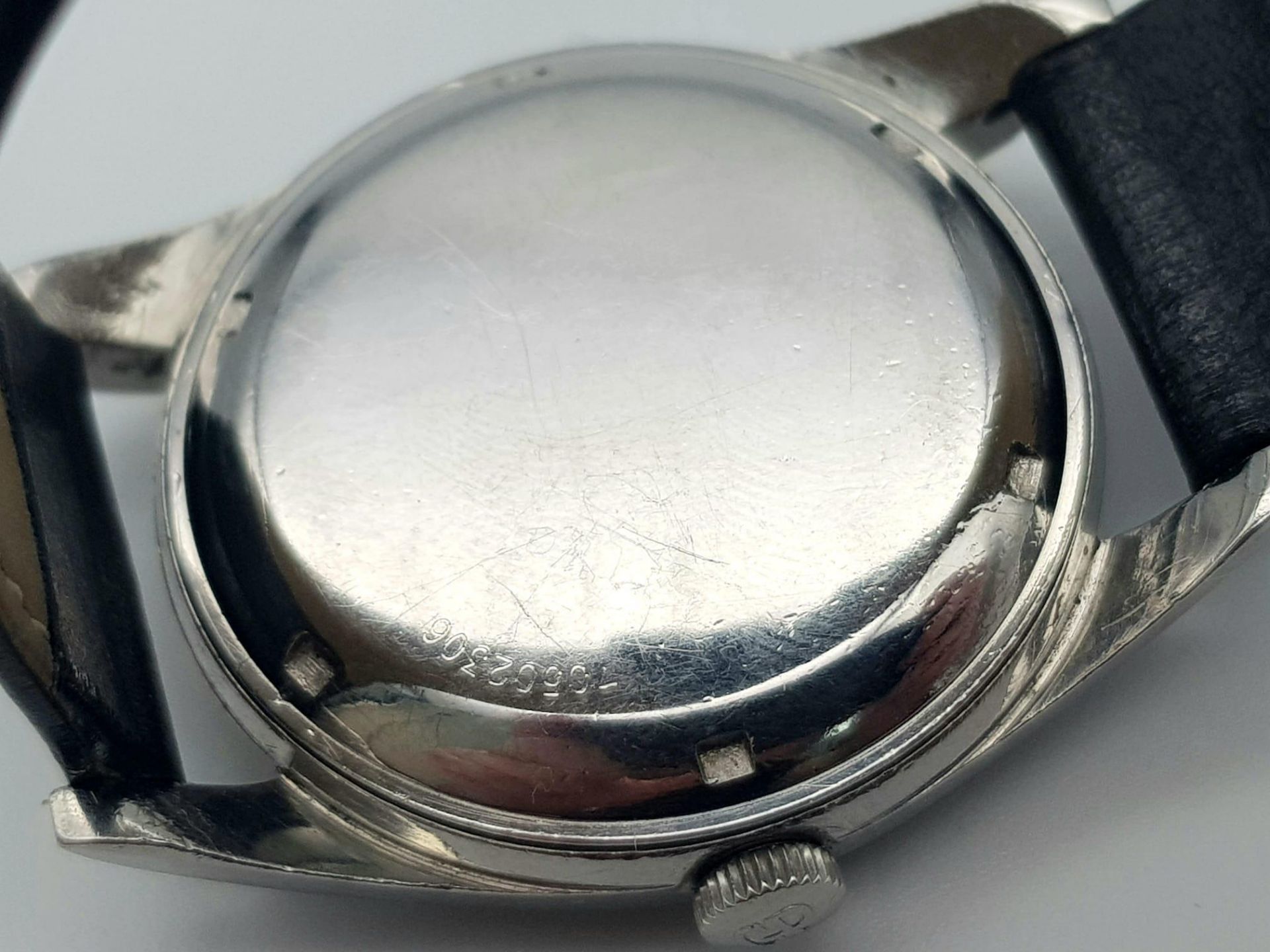 A VINTAGE GIRARD-PERREGAUX "GYROMATIC" MID SIZE WATCH , MANUAL WIND AND ON A BLACK LEATHER STRAP . - Bild 5 aus 5