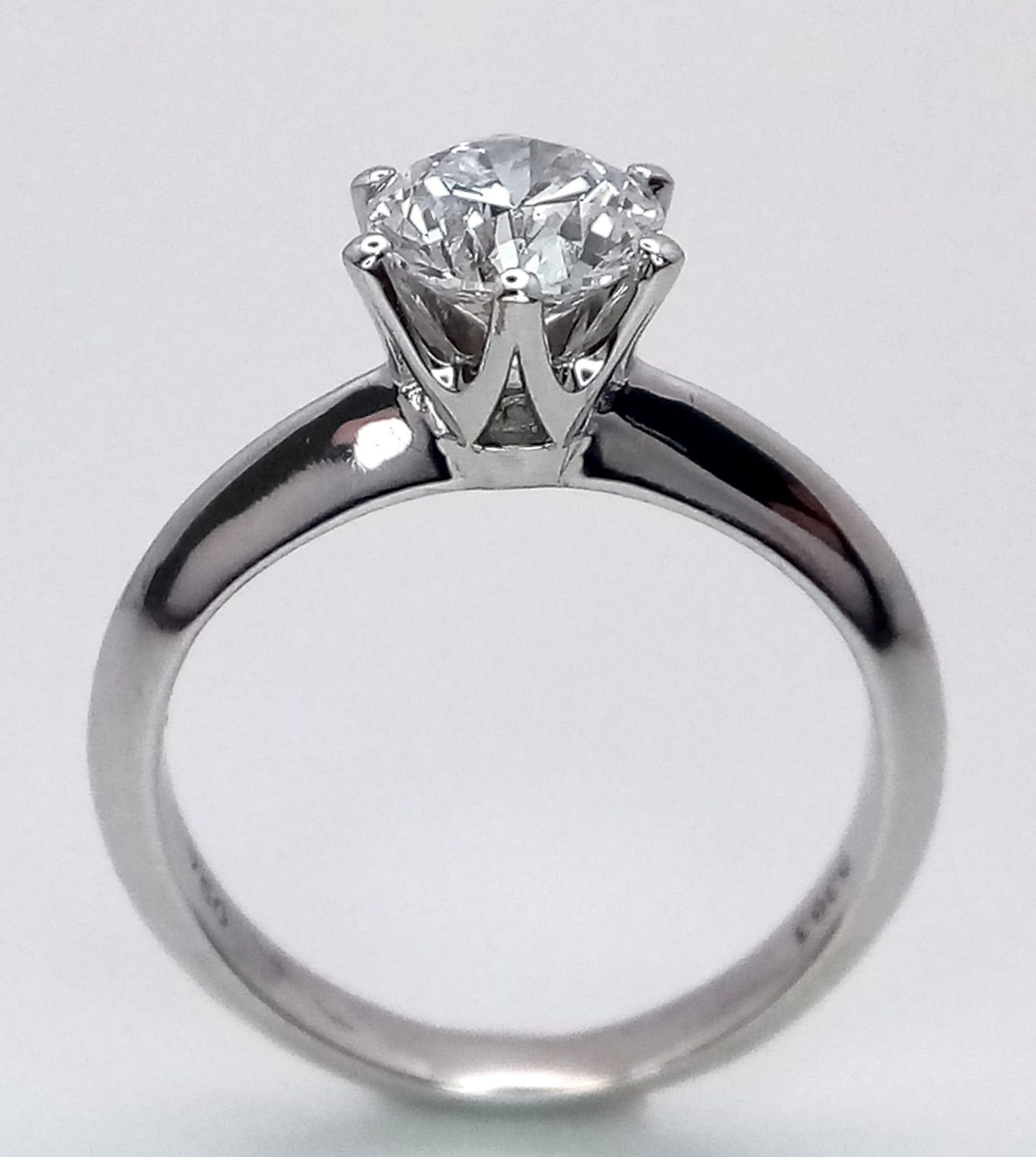 An 18K white Gold 1ct Diamond Solitaire Ring. Brilliant round cut diamond. Comes with an IGI - Image 5 of 9