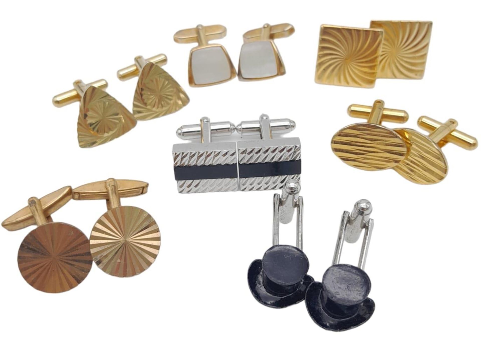 Collection of 20 pairs of metal cufflinks. A variety of designs, shapes, gold tone and silver tone. - Image 5 of 5