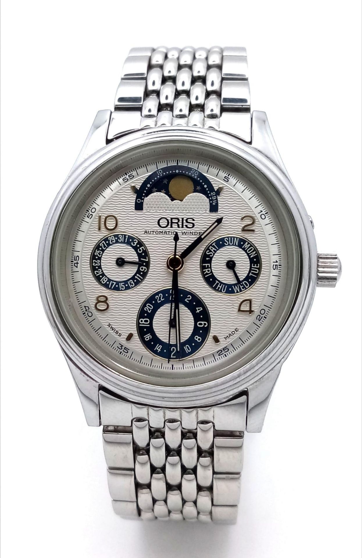 A MID SIZE "ORIS"AUTOMATIC MOON PHASE WATCH IN STAINLESS STEEL , SKELETON BACK AND 3 SUBDIALS . 34mm - Bild 2 aus 6