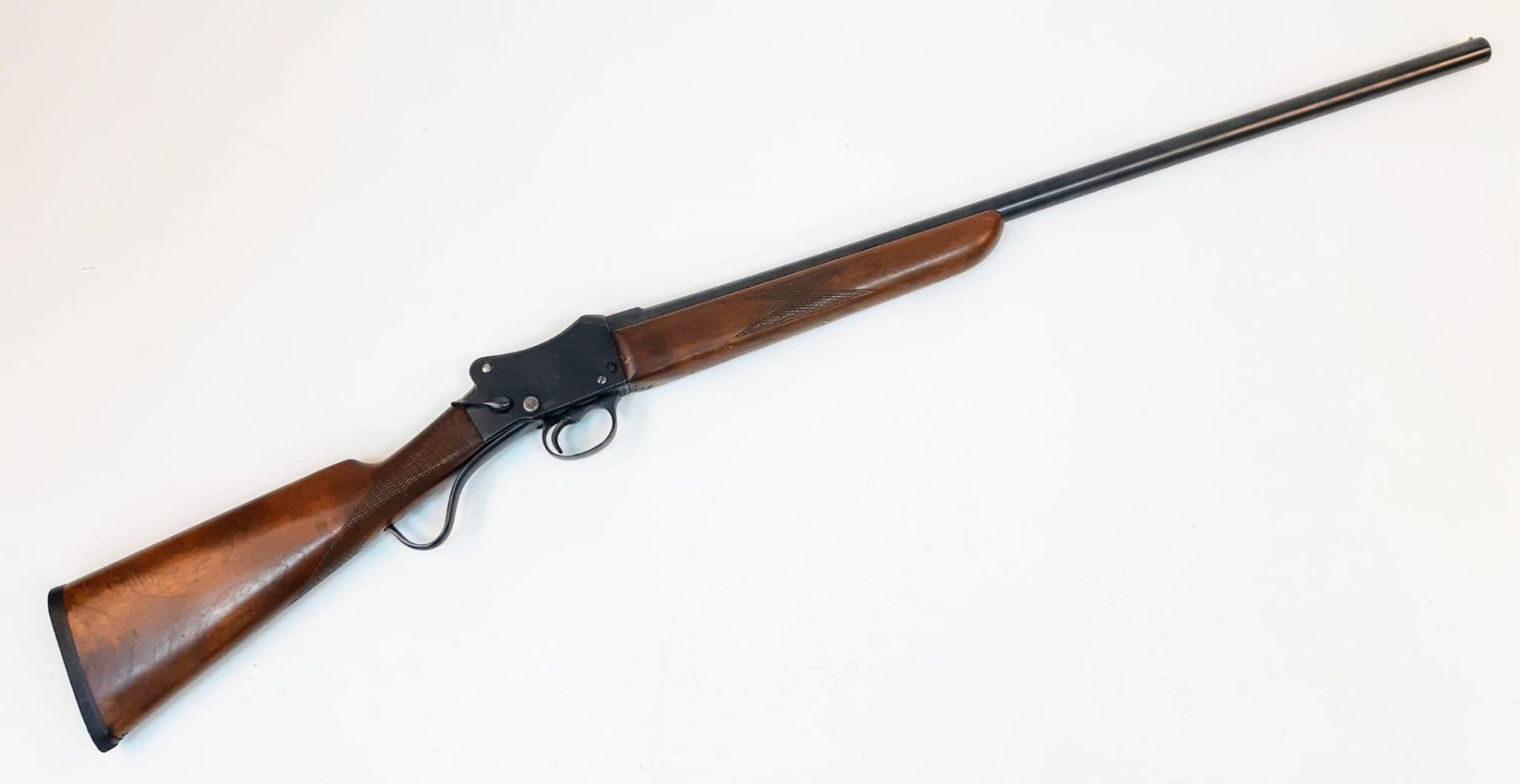 A W.W. Greener 12 Gauge Deactivated Single Barrel Shotgun. Very good condition - 74cm barrel length.